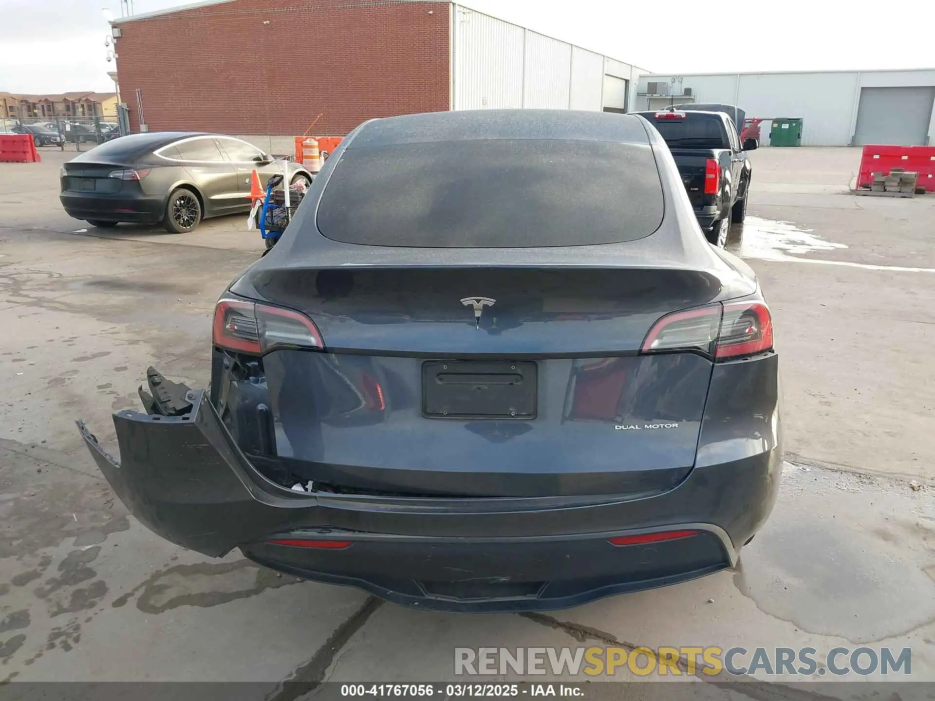 16 Photograph of a damaged car 7SAYGDEE2PF609969 TESLA MODEL Y 2023