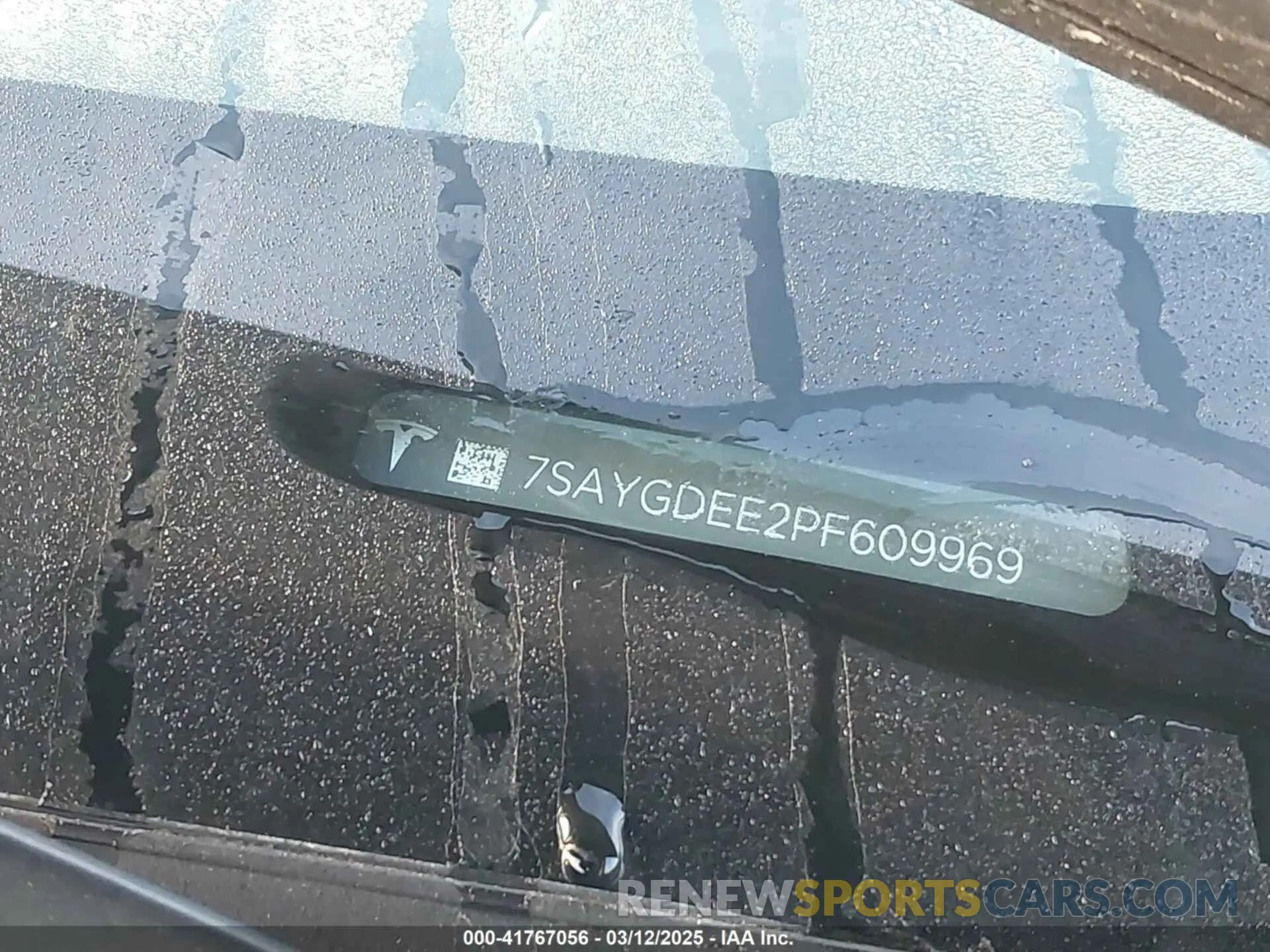 19 Photograph of a damaged car 7SAYGDEE2PF609969 TESLA MODEL Y 2023