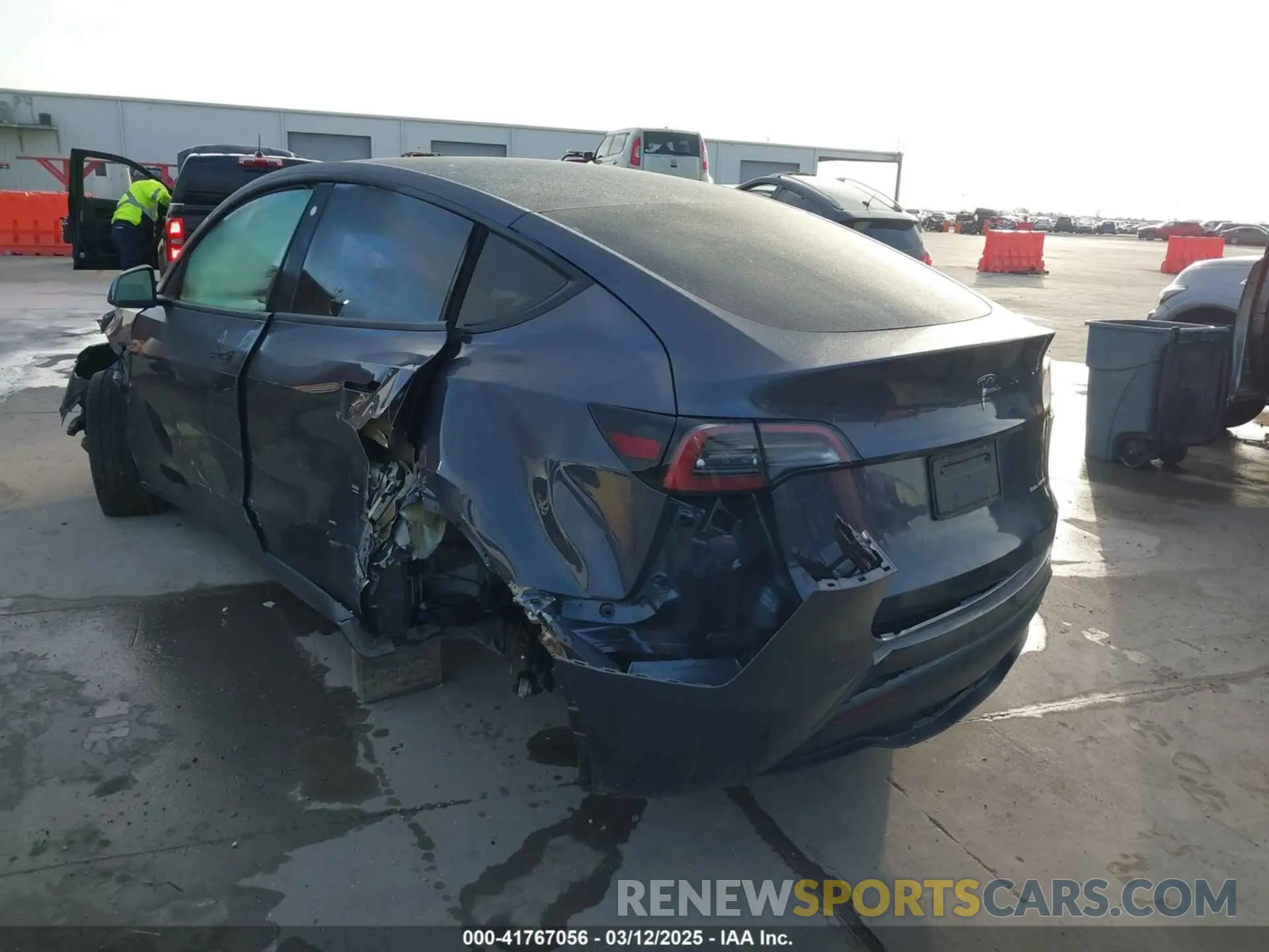 3 Photograph of a damaged car 7SAYGDEE2PF609969 TESLA MODEL Y 2023