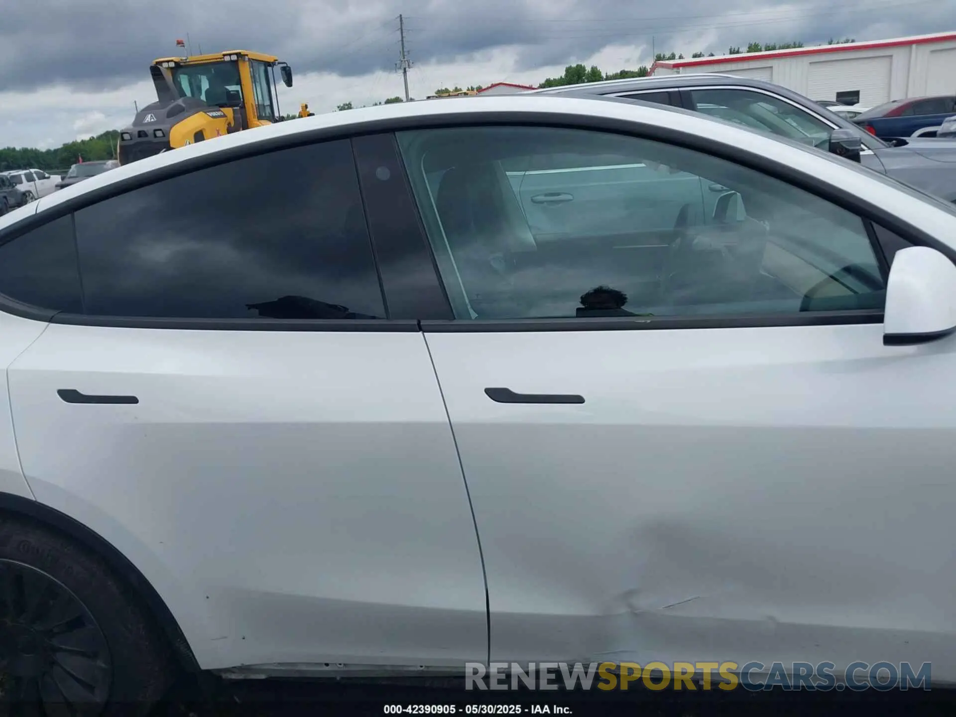 13 Photograph of a damaged car 7SAYGDEE2PF610507 TESLA MODEL Y 2023