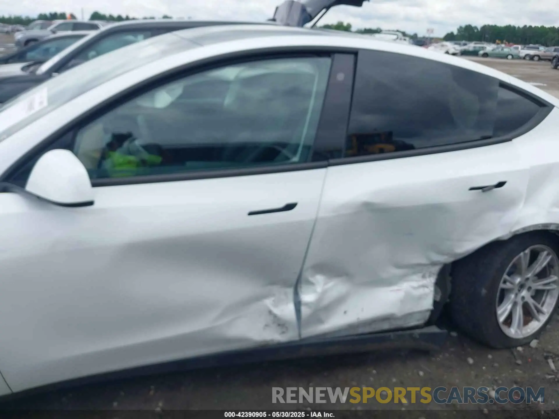14 Photograph of a damaged car 7SAYGDEE2PF610507 TESLA MODEL Y 2023