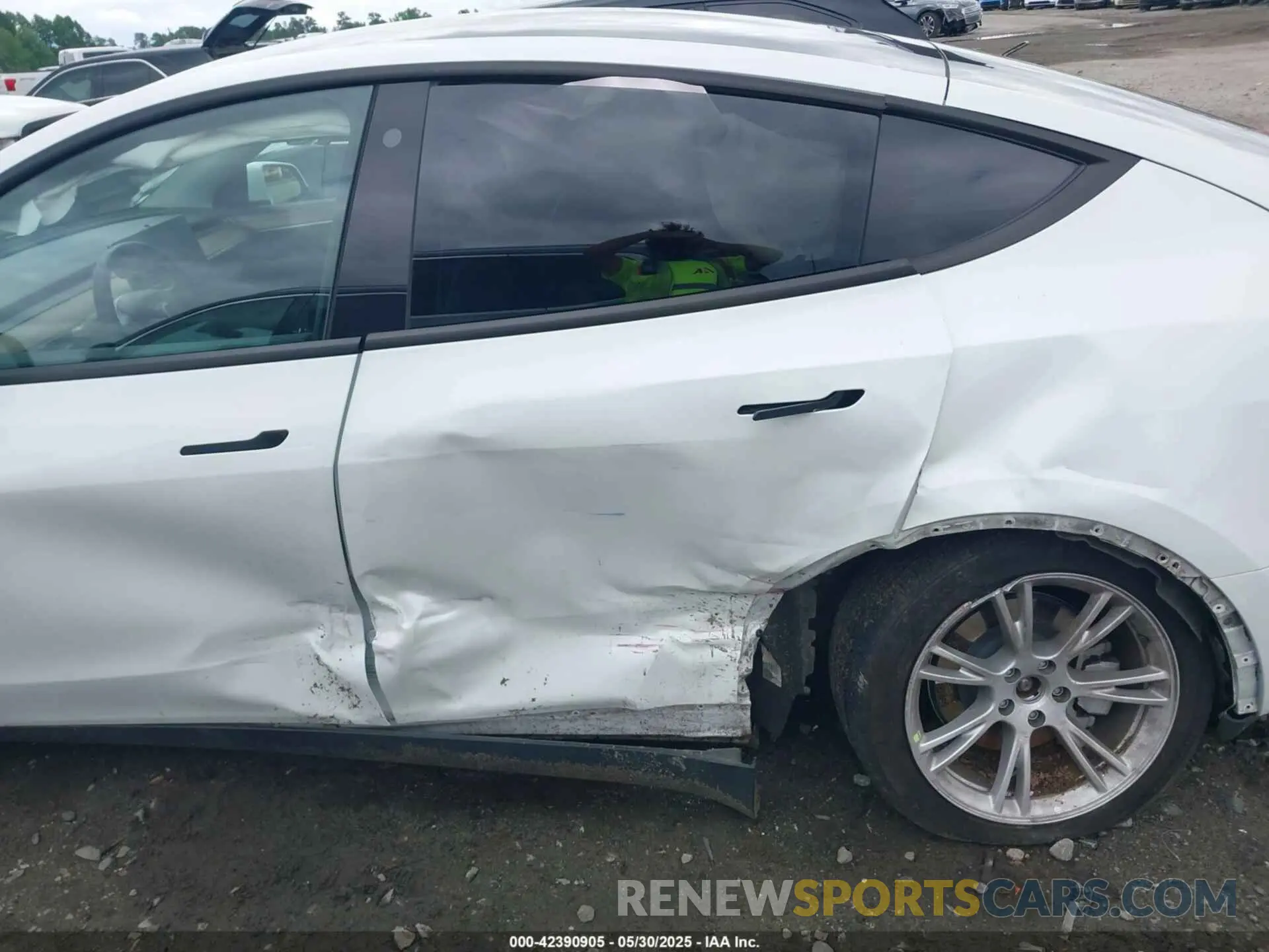 6 Photograph of a damaged car 7SAYGDEE2PF610507 TESLA MODEL Y 2023