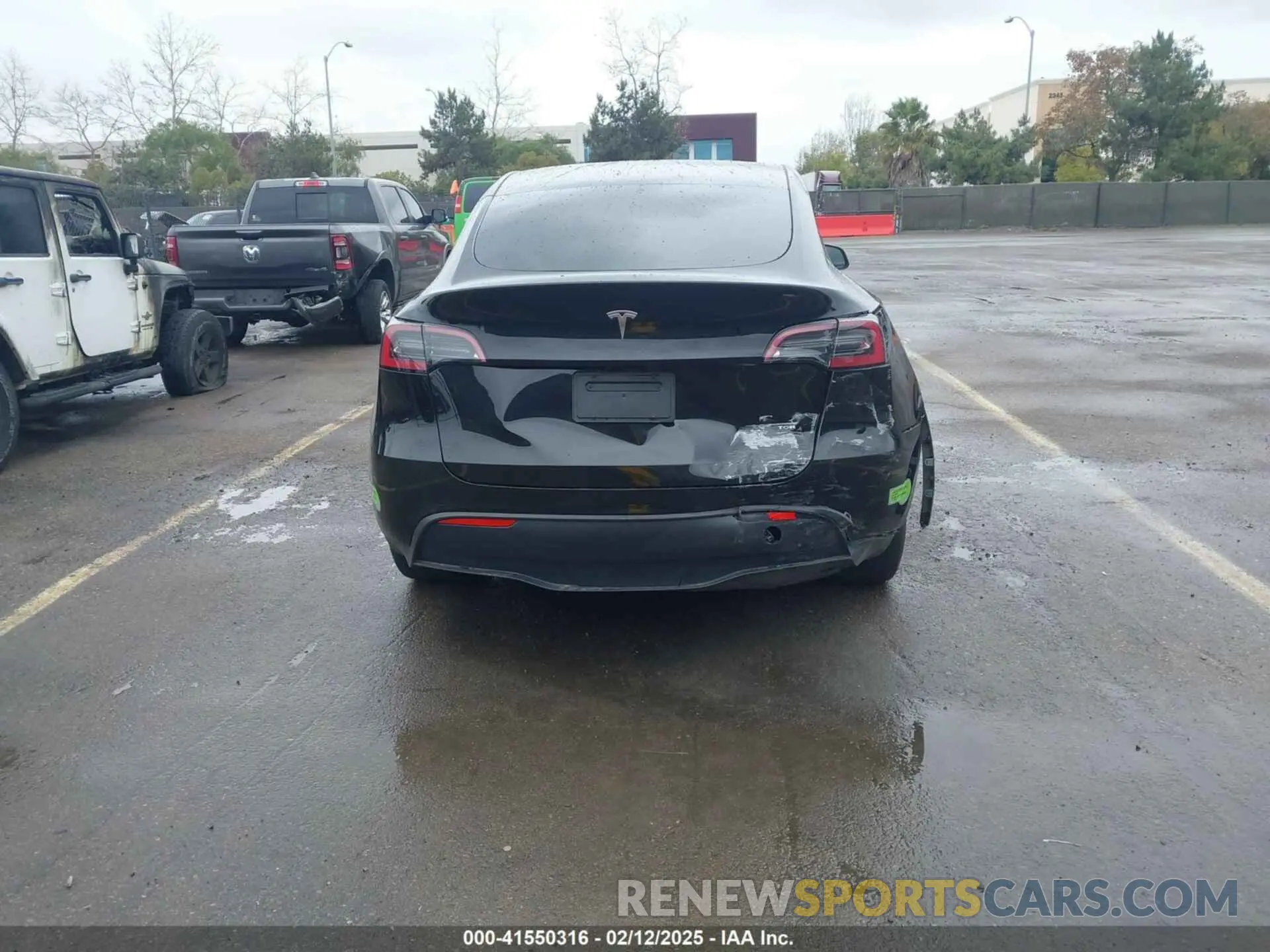15 Photograph of a damaged car 7SAYGDEE2PF632443 TESLA MODEL Y 2023