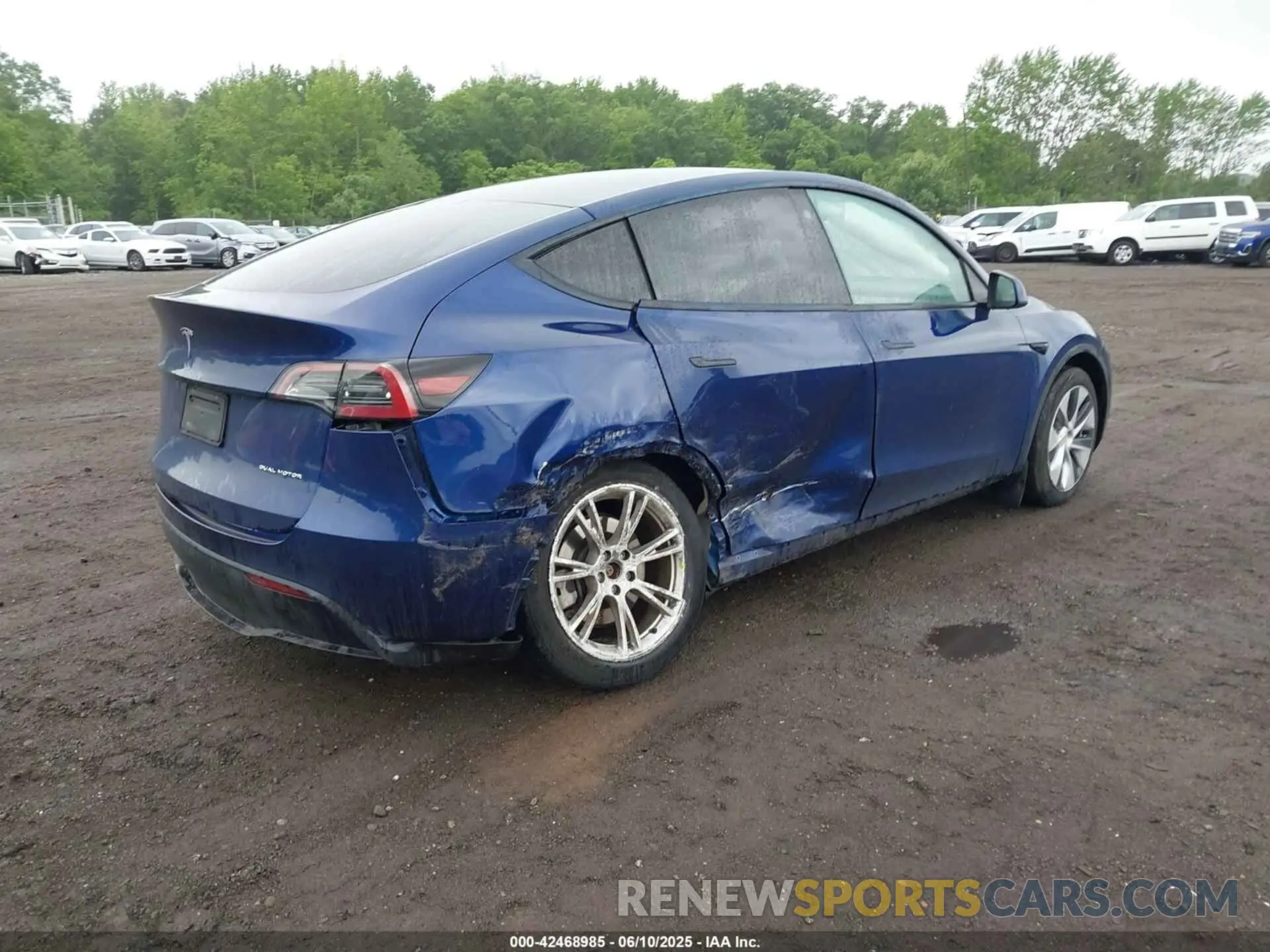 4 Photograph of a damaged car 7SAYGDEE2PF683649 TESLA MODEL Y 2023