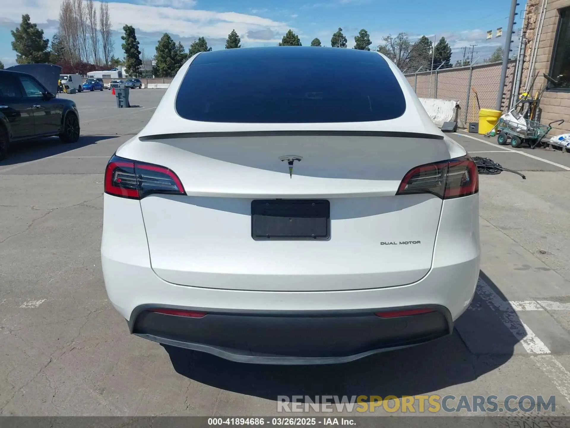 16 Photograph of a damaged car 7SAYGDEE2PF696336 TESLA MODEL Y 2023