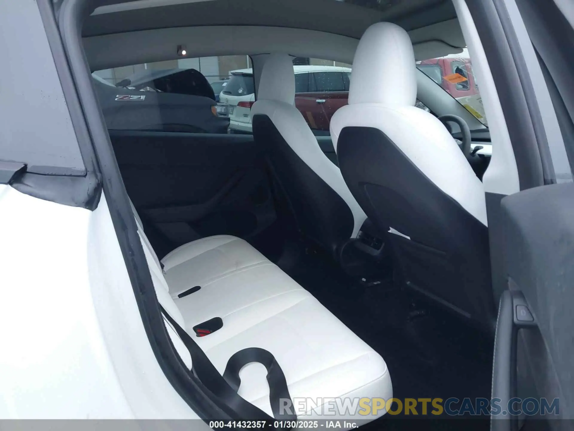 8 Photograph of a damaged car 7SAYGDEE2PF708033 TESLA MODEL Y 2023