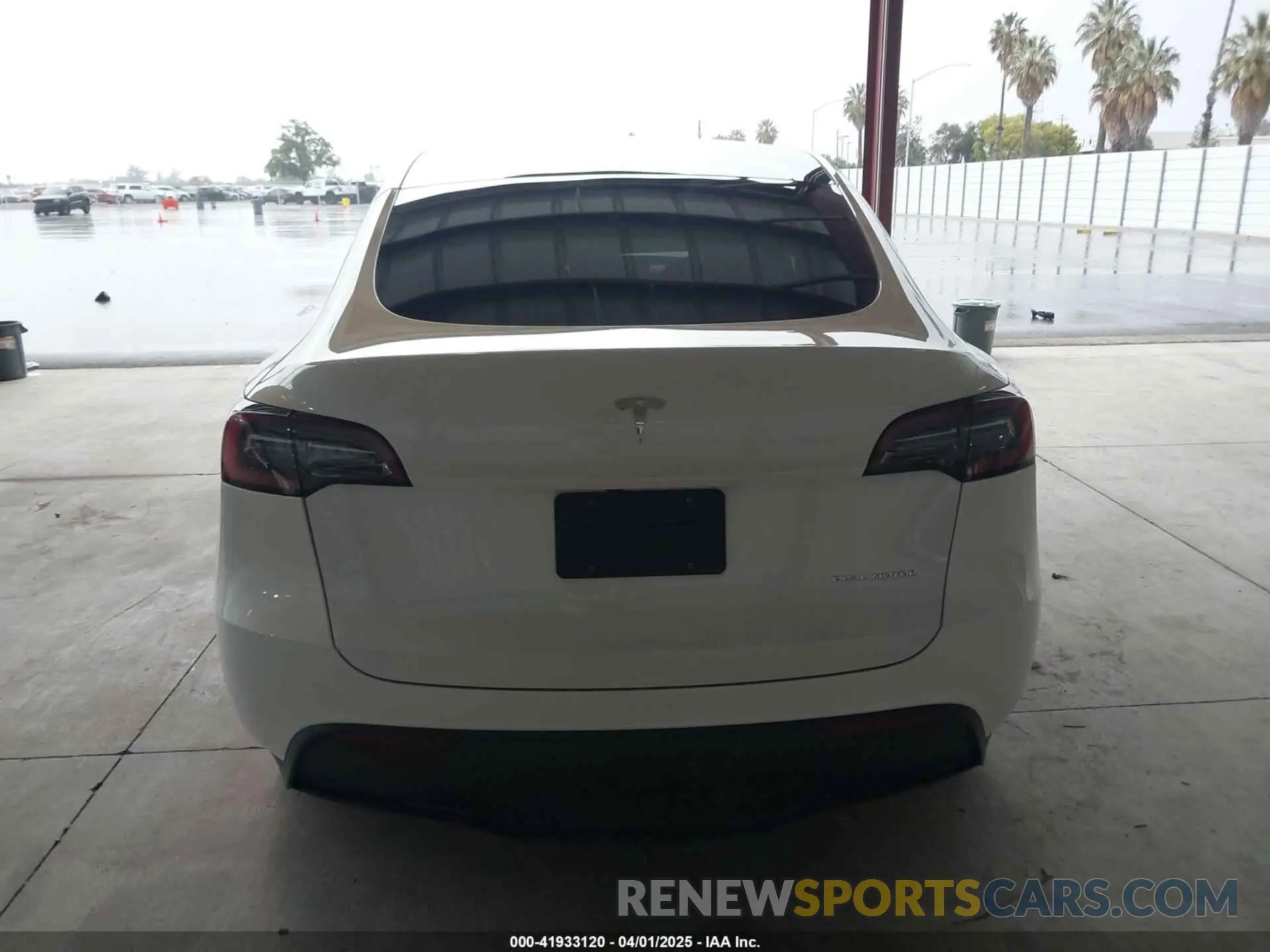 17 Photograph of a damaged car 7SAYGDEE2PF834036 TESLA MODEL Y 2023