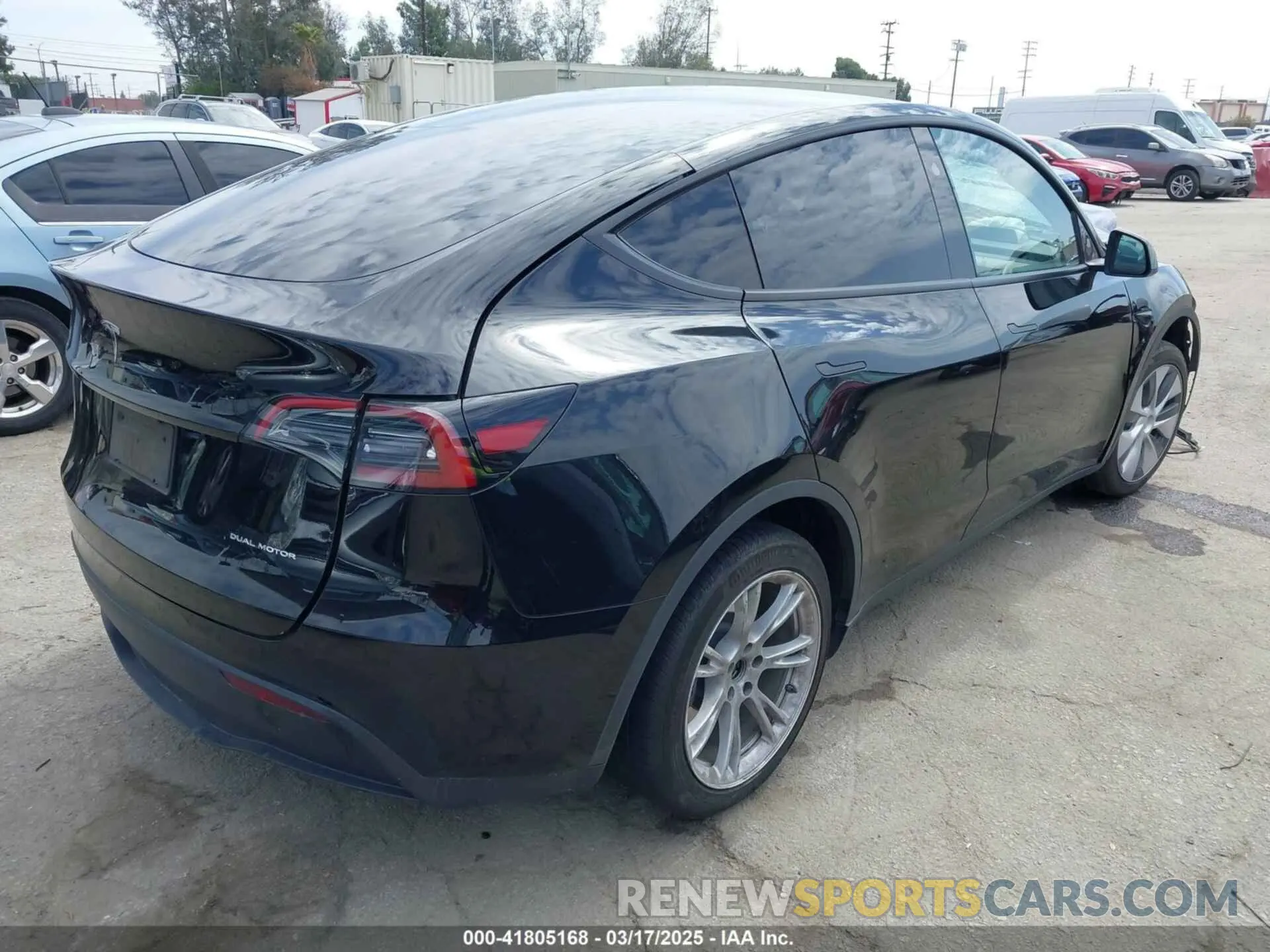 4 Photograph of a damaged car 7SAYGDEE2PF863200 TESLA MODEL Y 2023