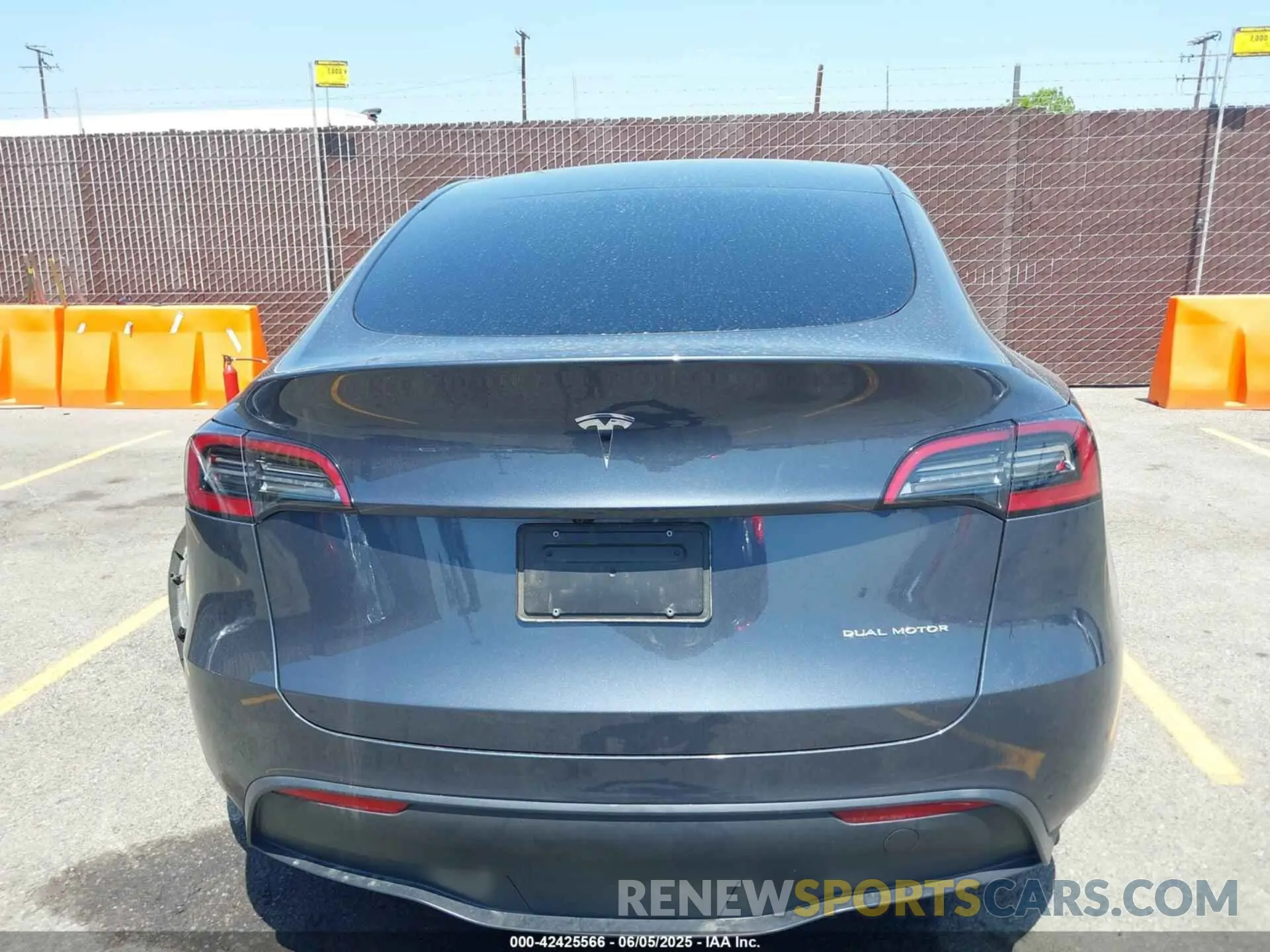 16 Photograph of a damaged car 7SAYGDEE3PA033905 TESLA MODEL Y 2023