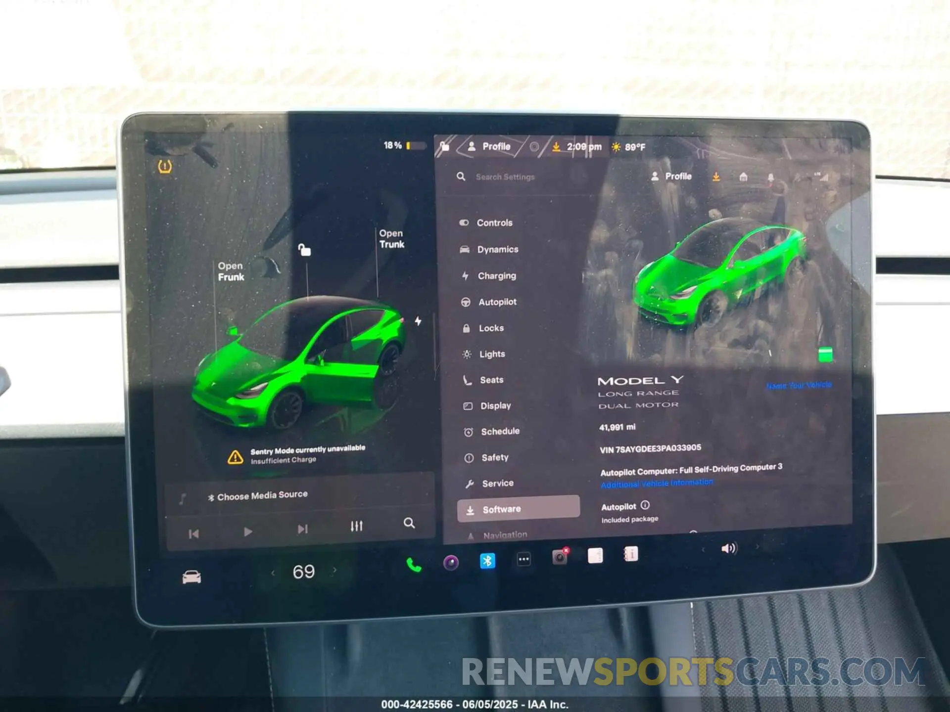 18 Photograph of a damaged car 7SAYGDEE3PA033905 TESLA MODEL Y 2023