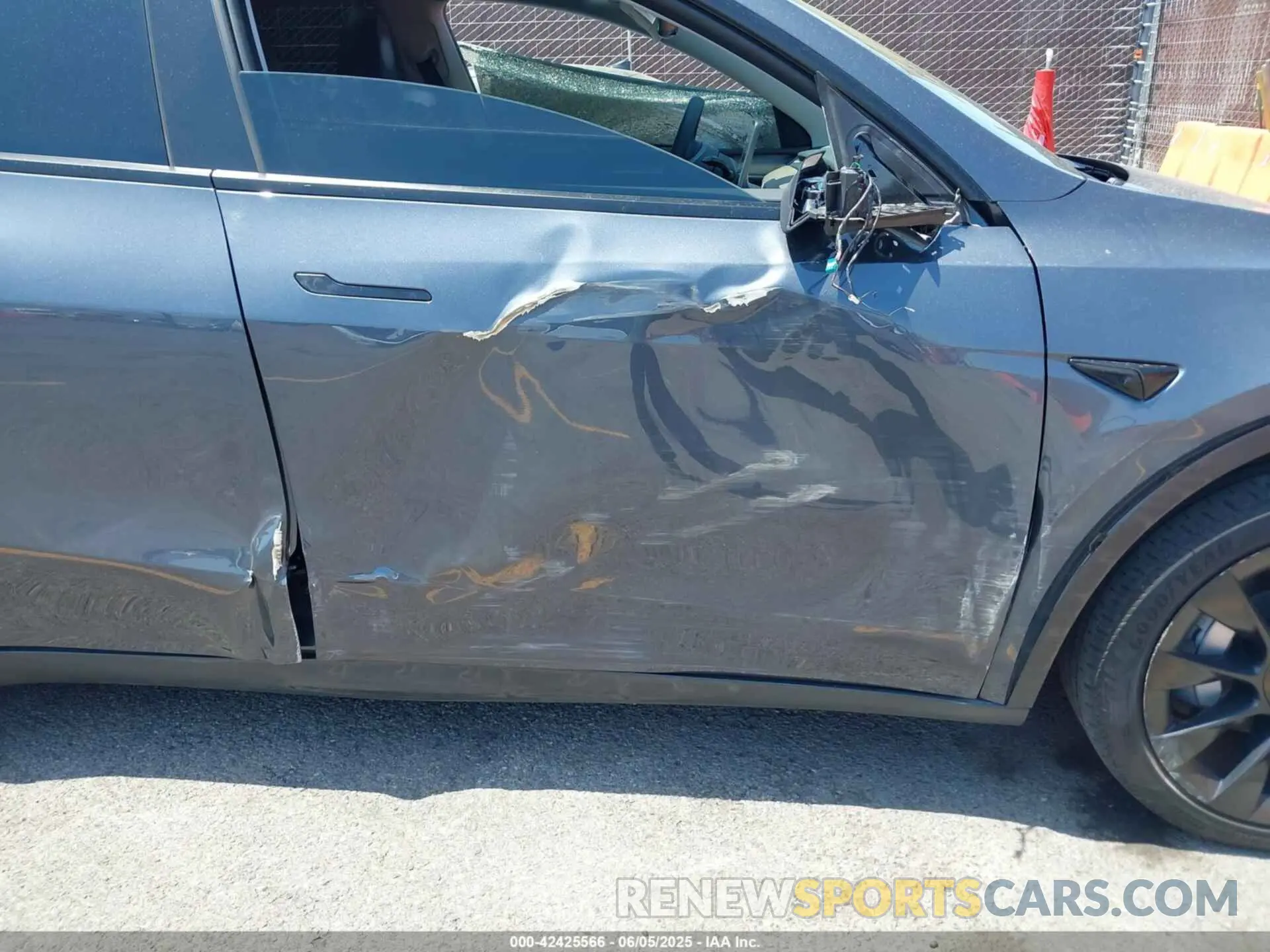 19 Photograph of a damaged car 7SAYGDEE3PA033905 TESLA MODEL Y 2023