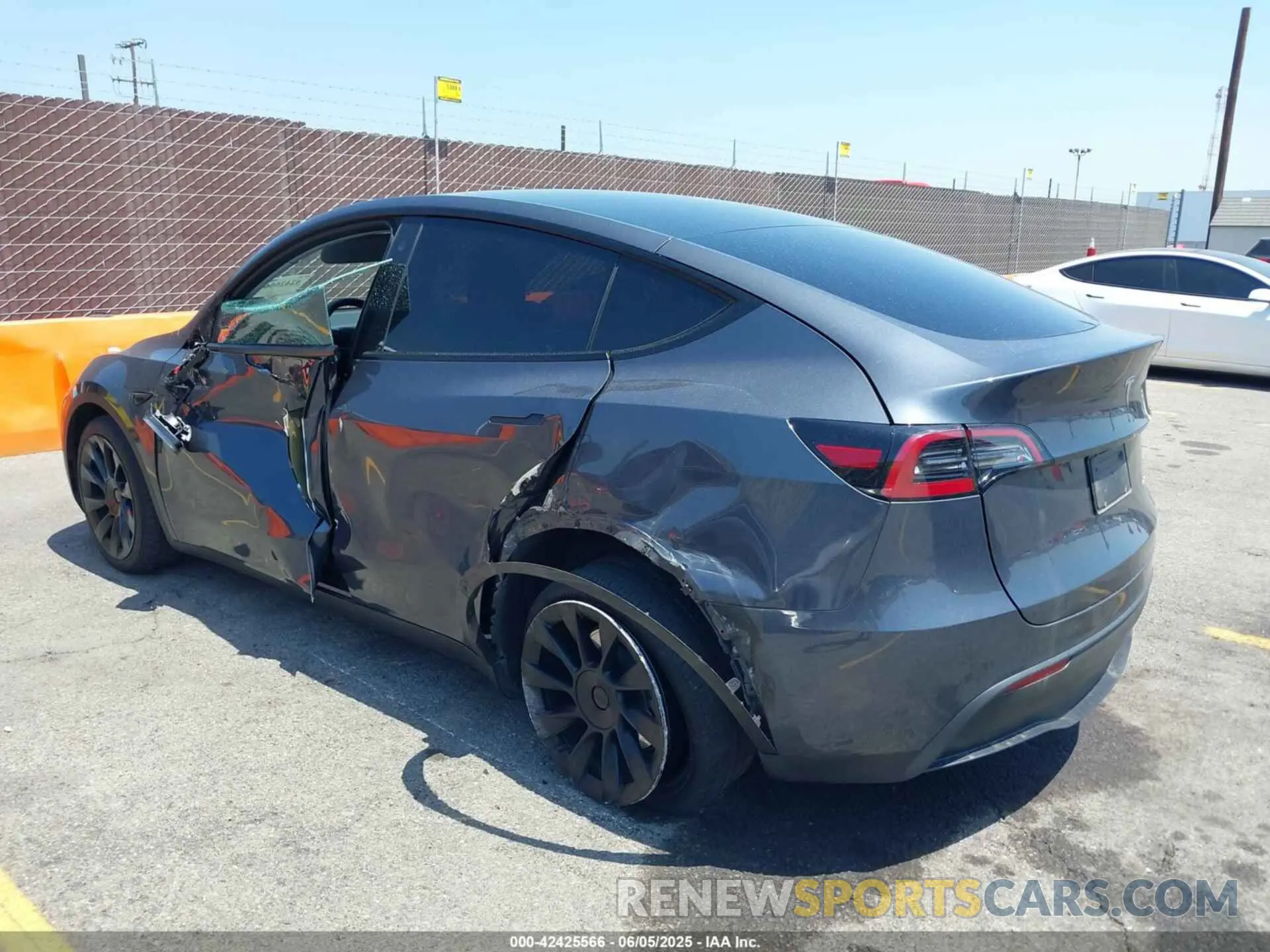 3 Photograph of a damaged car 7SAYGDEE3PA033905 TESLA MODEL Y 2023