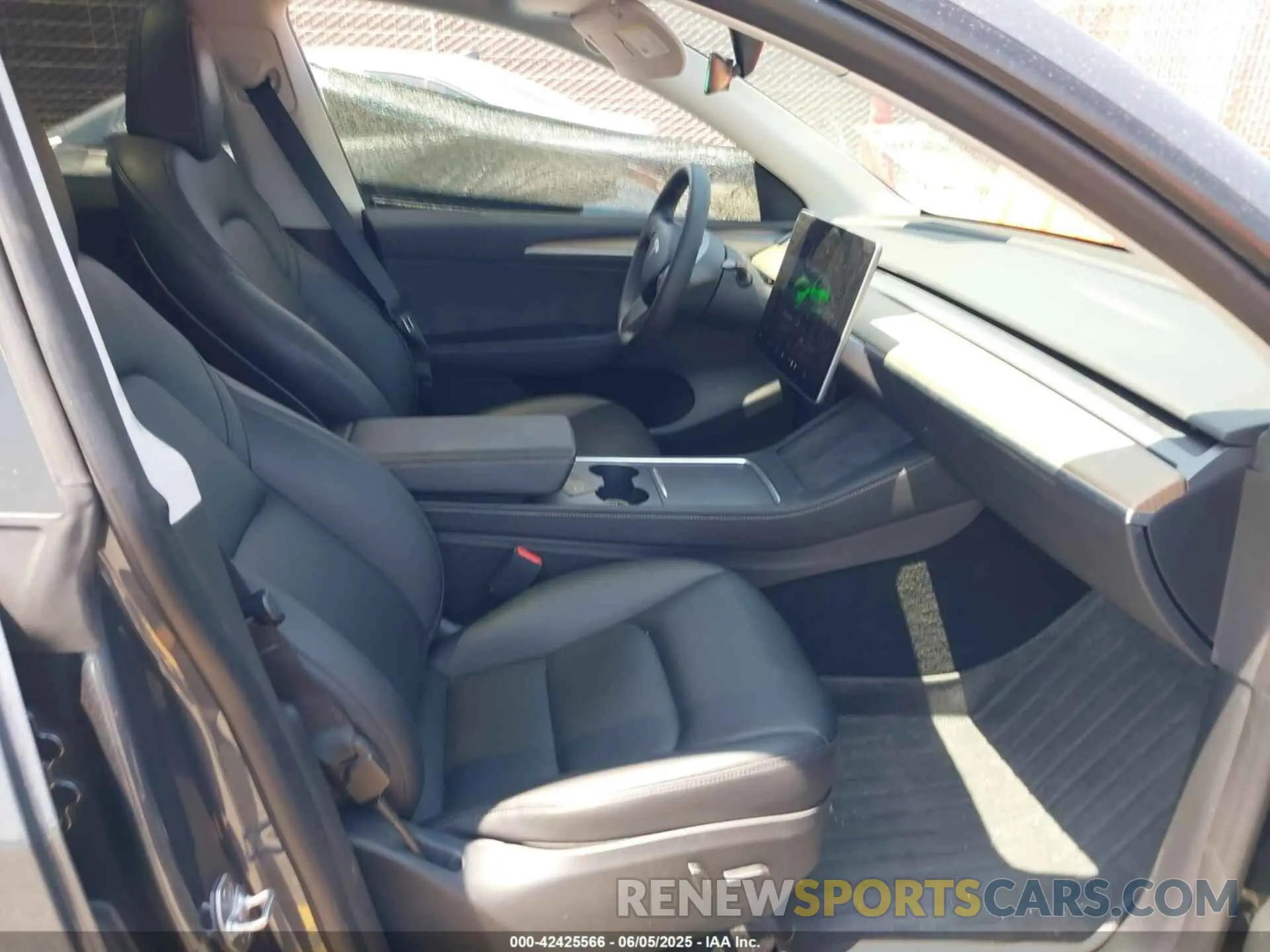 5 Photograph of a damaged car 7SAYGDEE3PA033905 TESLA MODEL Y 2023