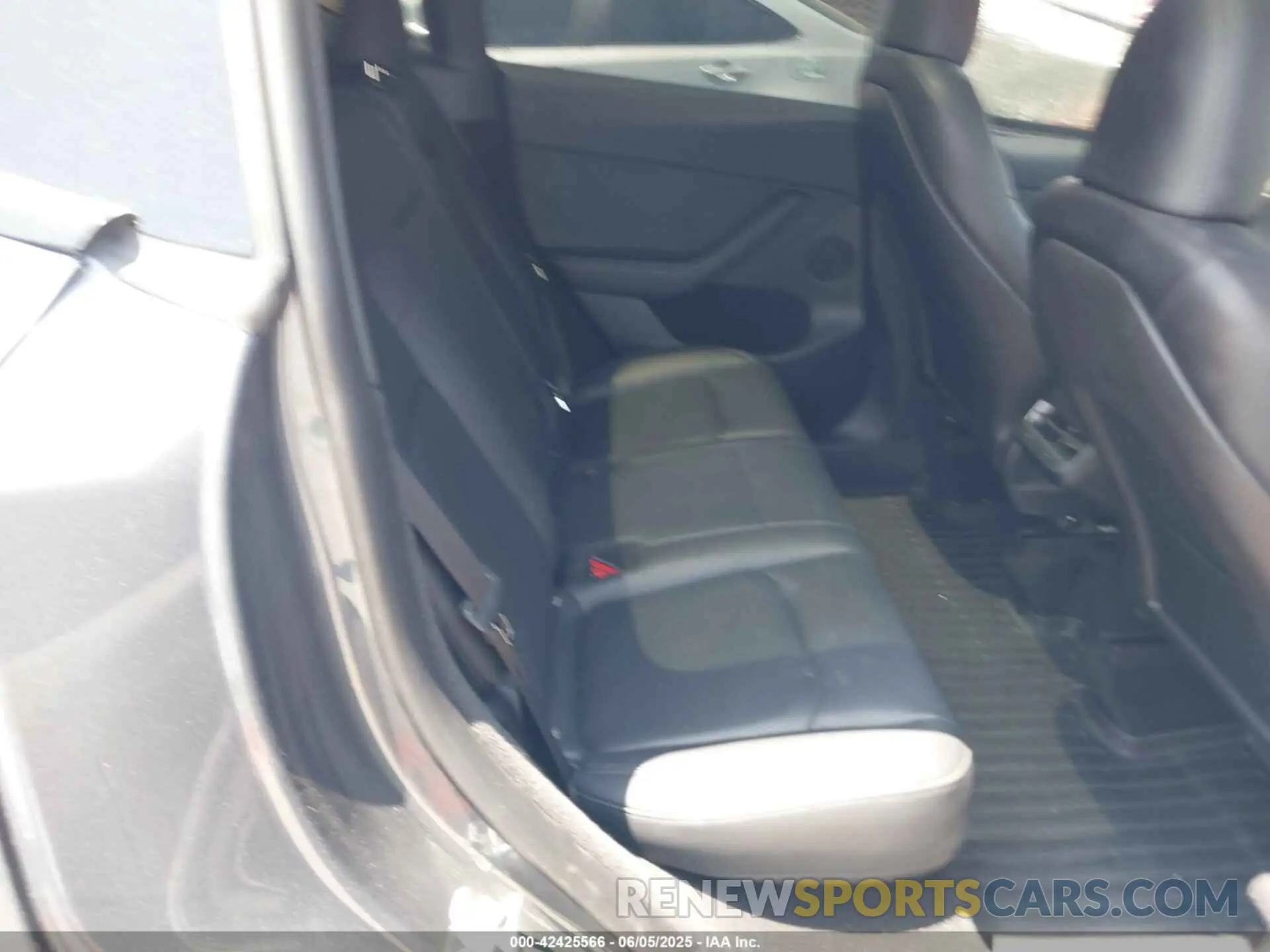 8 Photograph of a damaged car 7SAYGDEE3PA033905 TESLA MODEL Y 2023