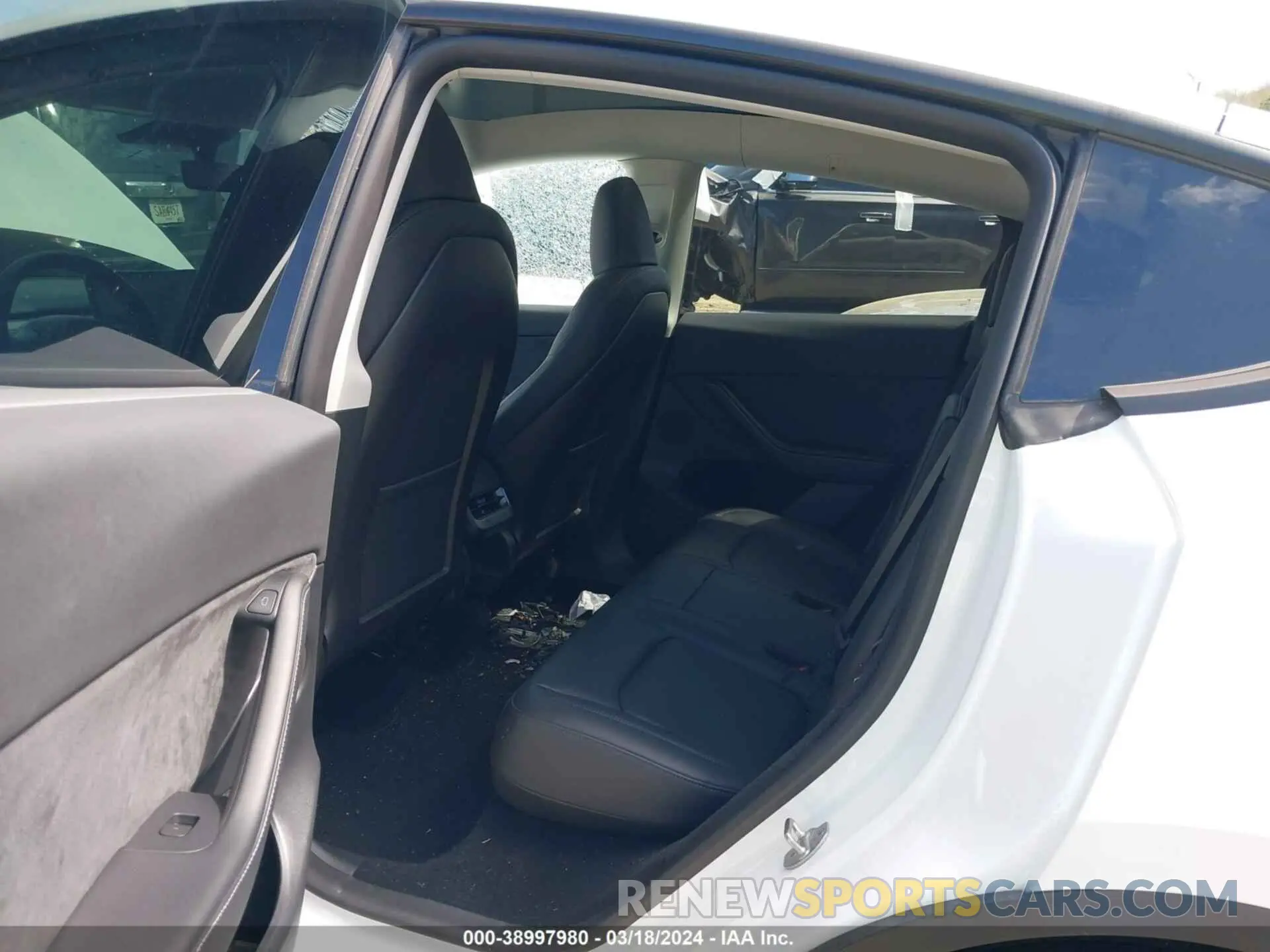 8 Photograph of a damaged car 7SAYGDEE3PA040272 TESLA MODEL Y 2023