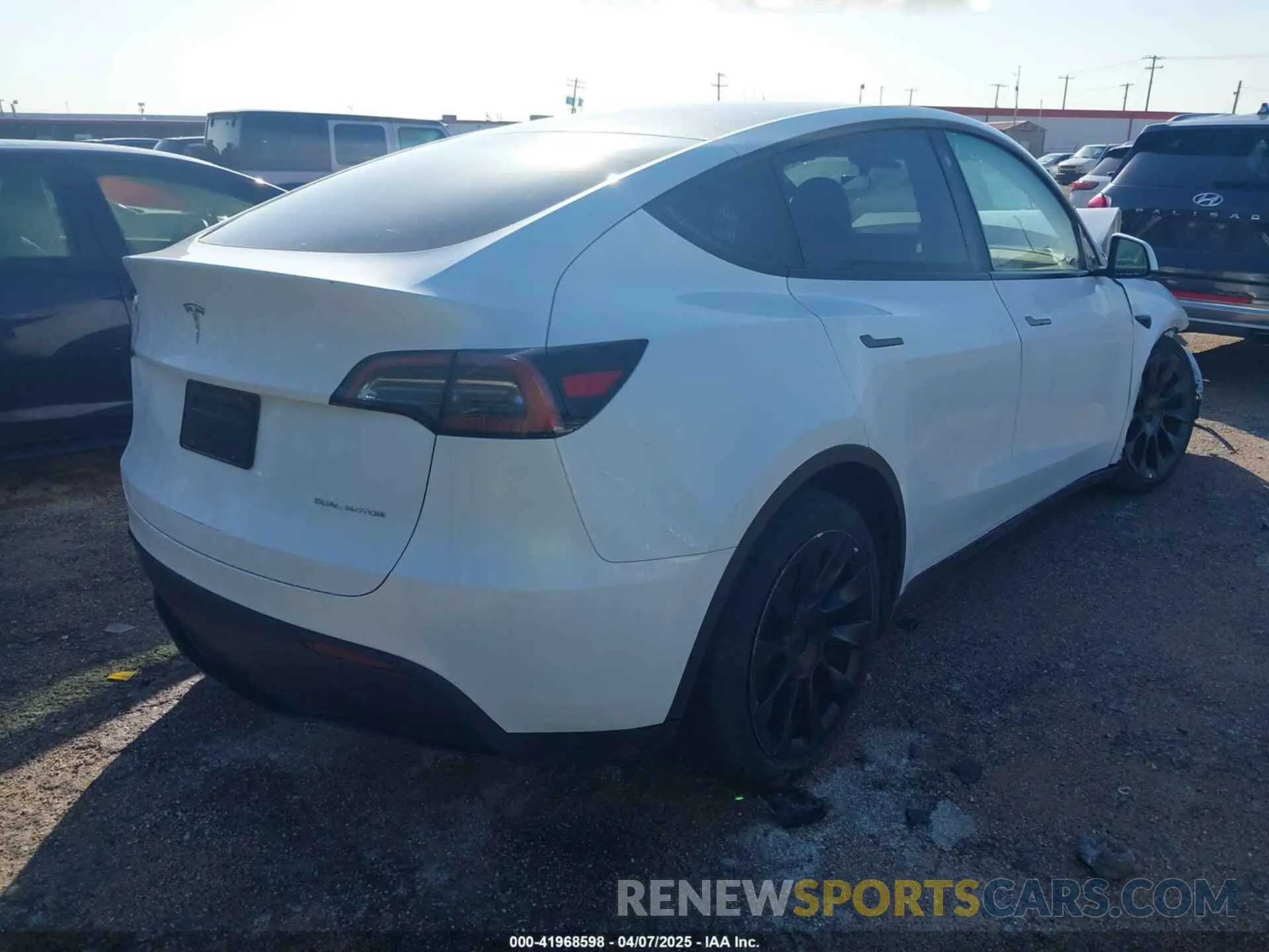 4 Photograph of a damaged car 7SAYGDEE3PA054706 TESLA MODEL Y 2023