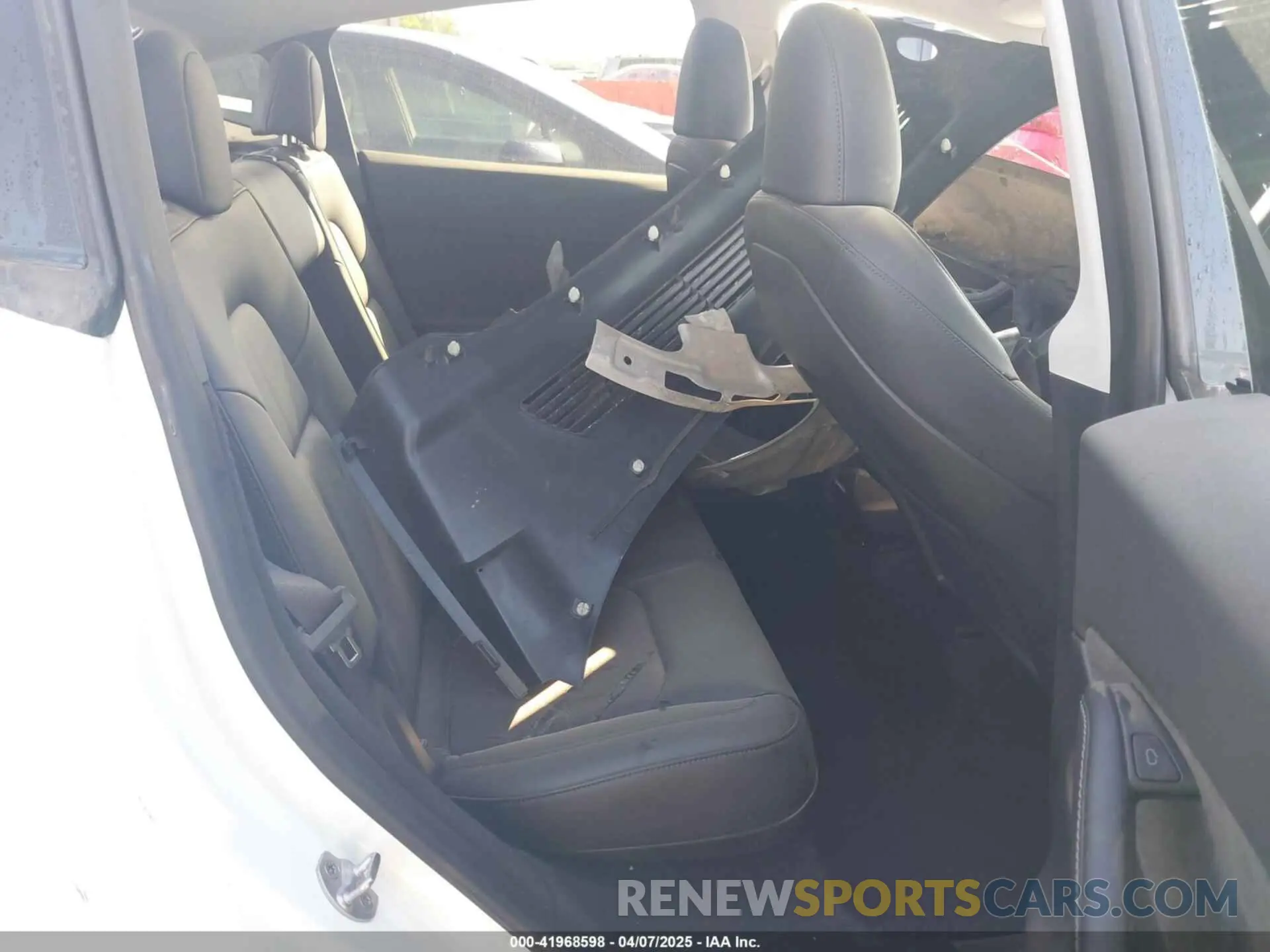 7 Photograph of a damaged car 7SAYGDEE3PA054706 TESLA MODEL Y 2023