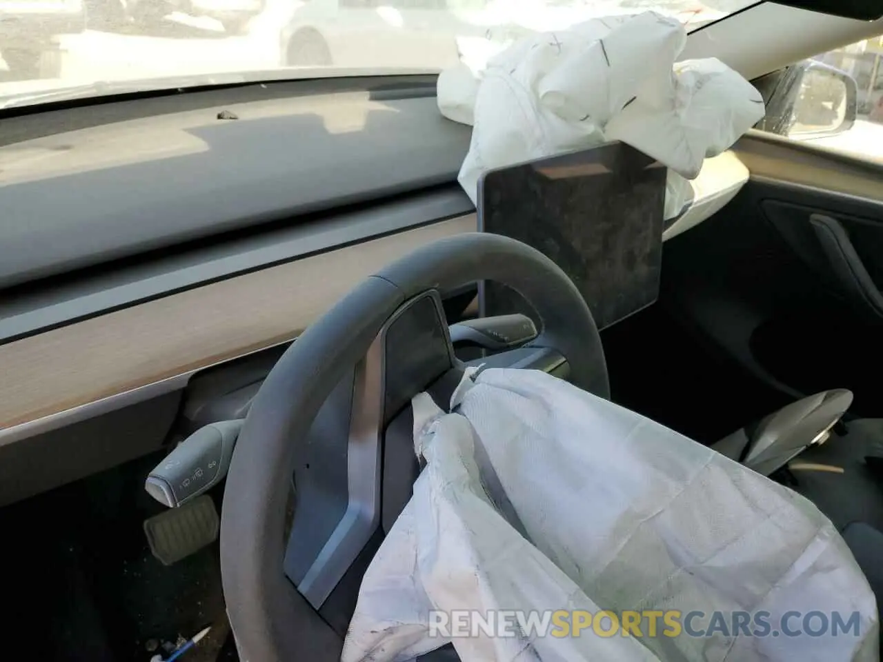 9 Photograph of a damaged car 7SAYGDEE3PA081226 TESLA MODEL Y 2023
