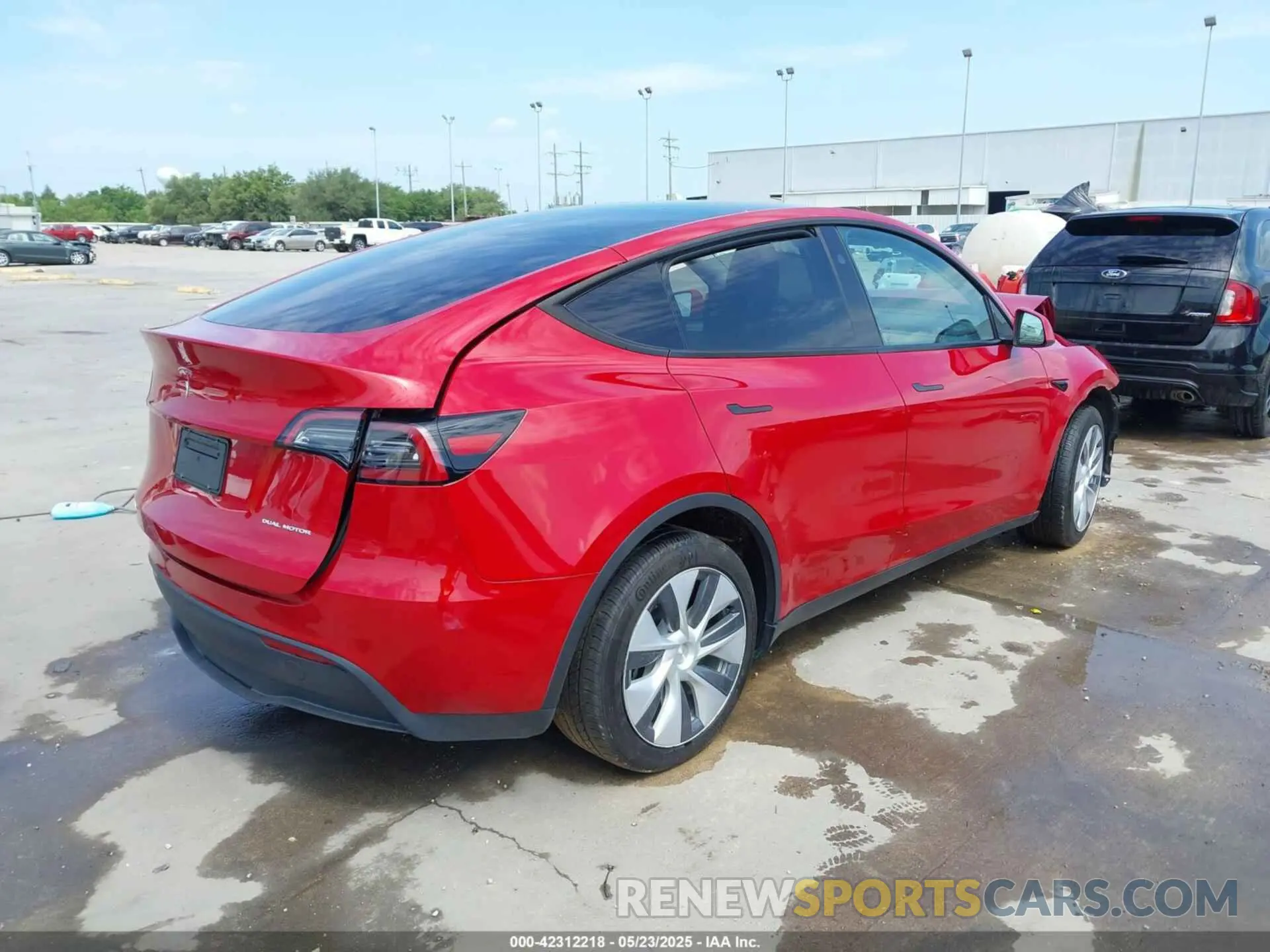 4 Photograph of a damaged car 7SAYGDEE3PA143353 TESLA MODEL Y 2023