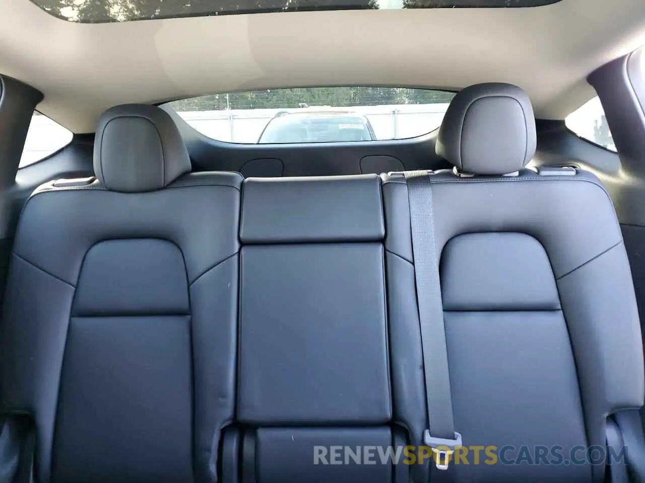 10 Photograph of a damaged car 7SAYGDEE3PF592826 TESLA MODEL Y 2023