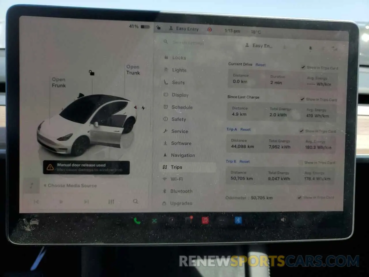 9 Photograph of a damaged car 7SAYGDEE3PF772663 TESLA MODEL Y 2023