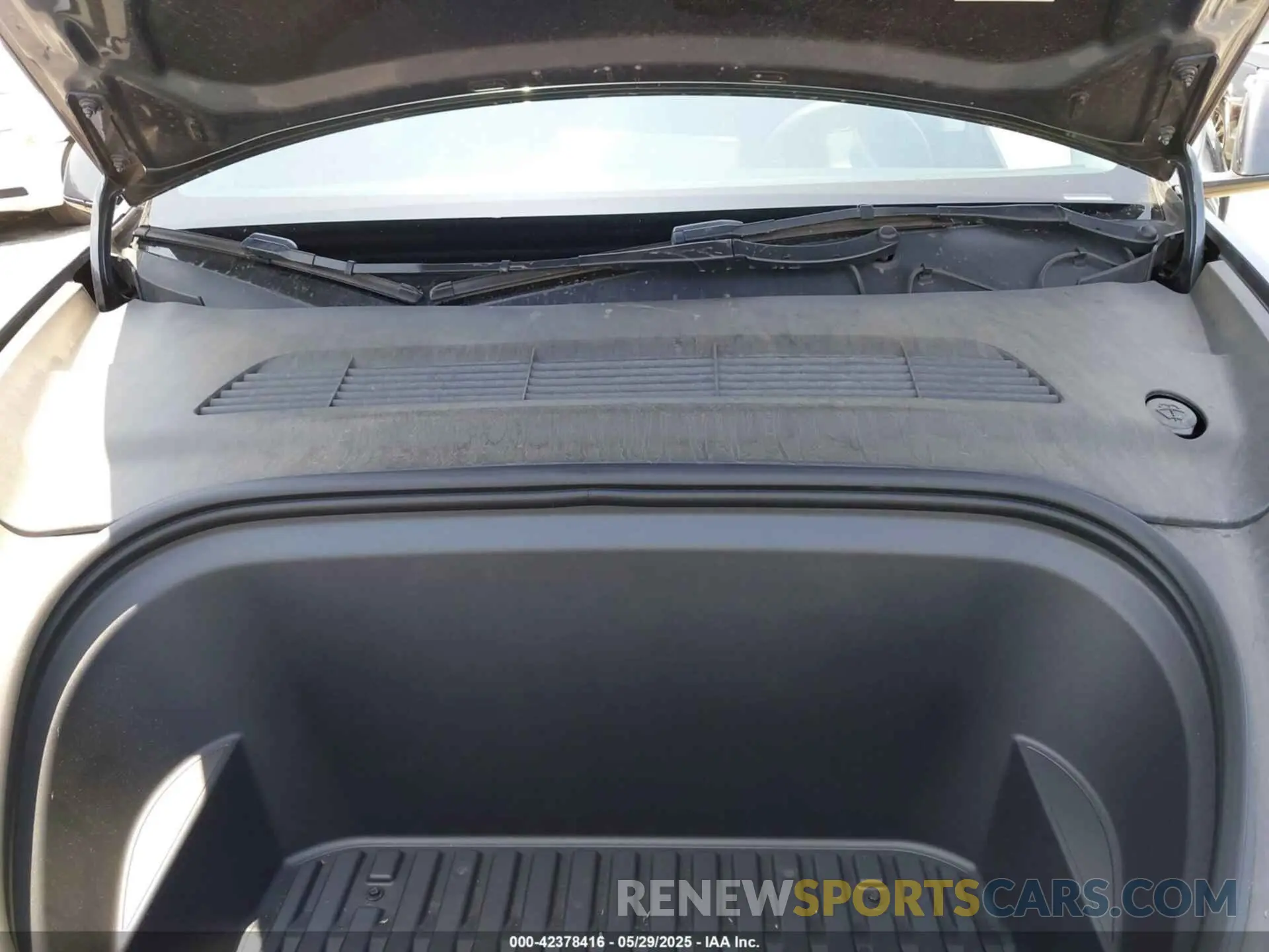10 Photograph of a damaged car 7SAYGDEE3PF806715 TESLA MODEL Y 2023