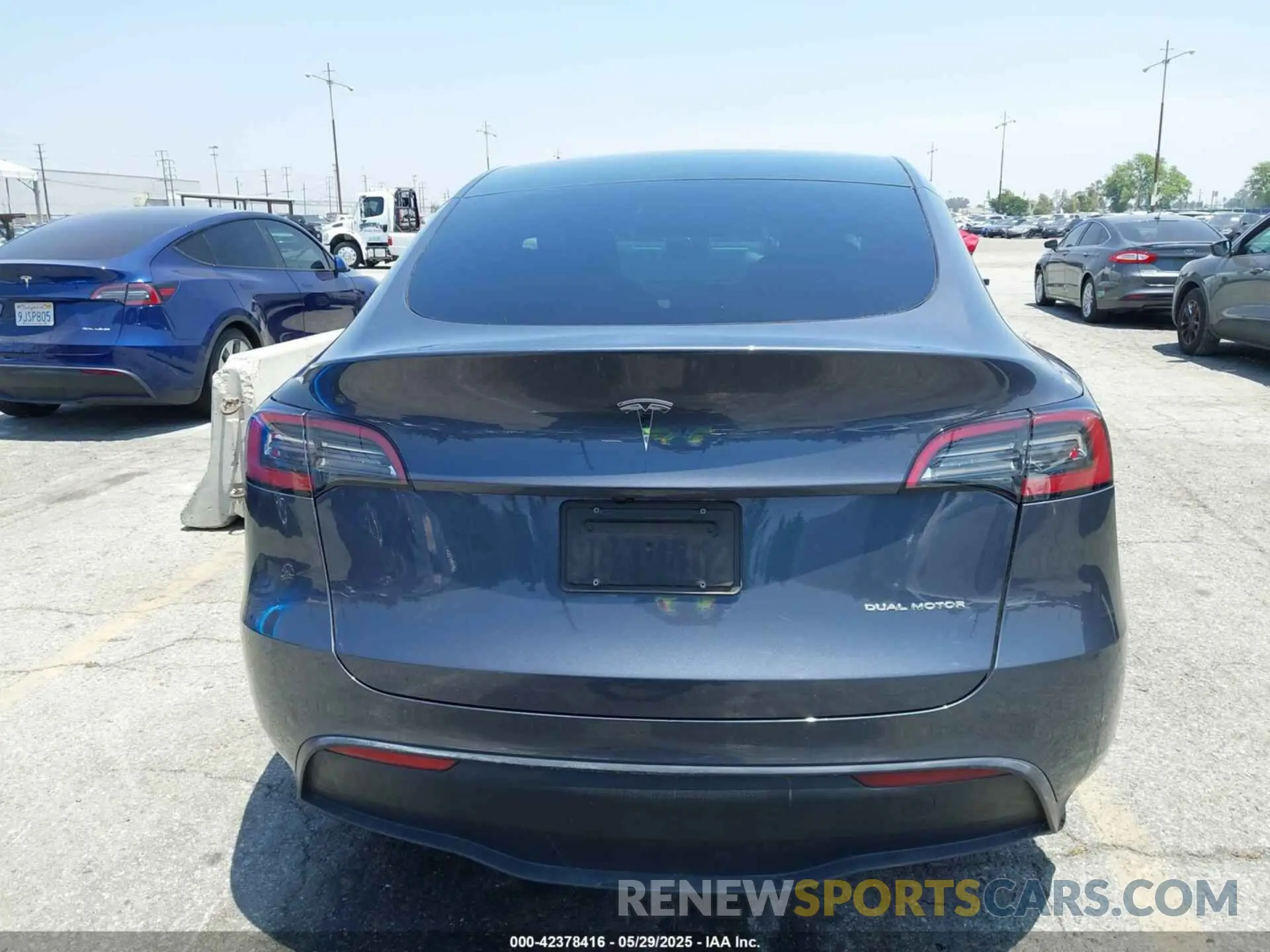 17 Photograph of a damaged car 7SAYGDEE3PF806715 TESLA MODEL Y 2023