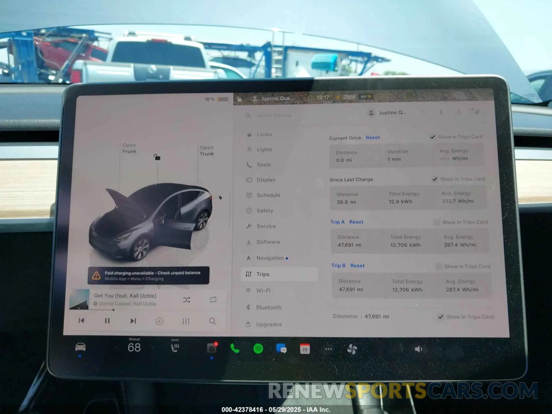 19 Photograph of a damaged car 7SAYGDEE3PF806715 TESLA MODEL Y 2023