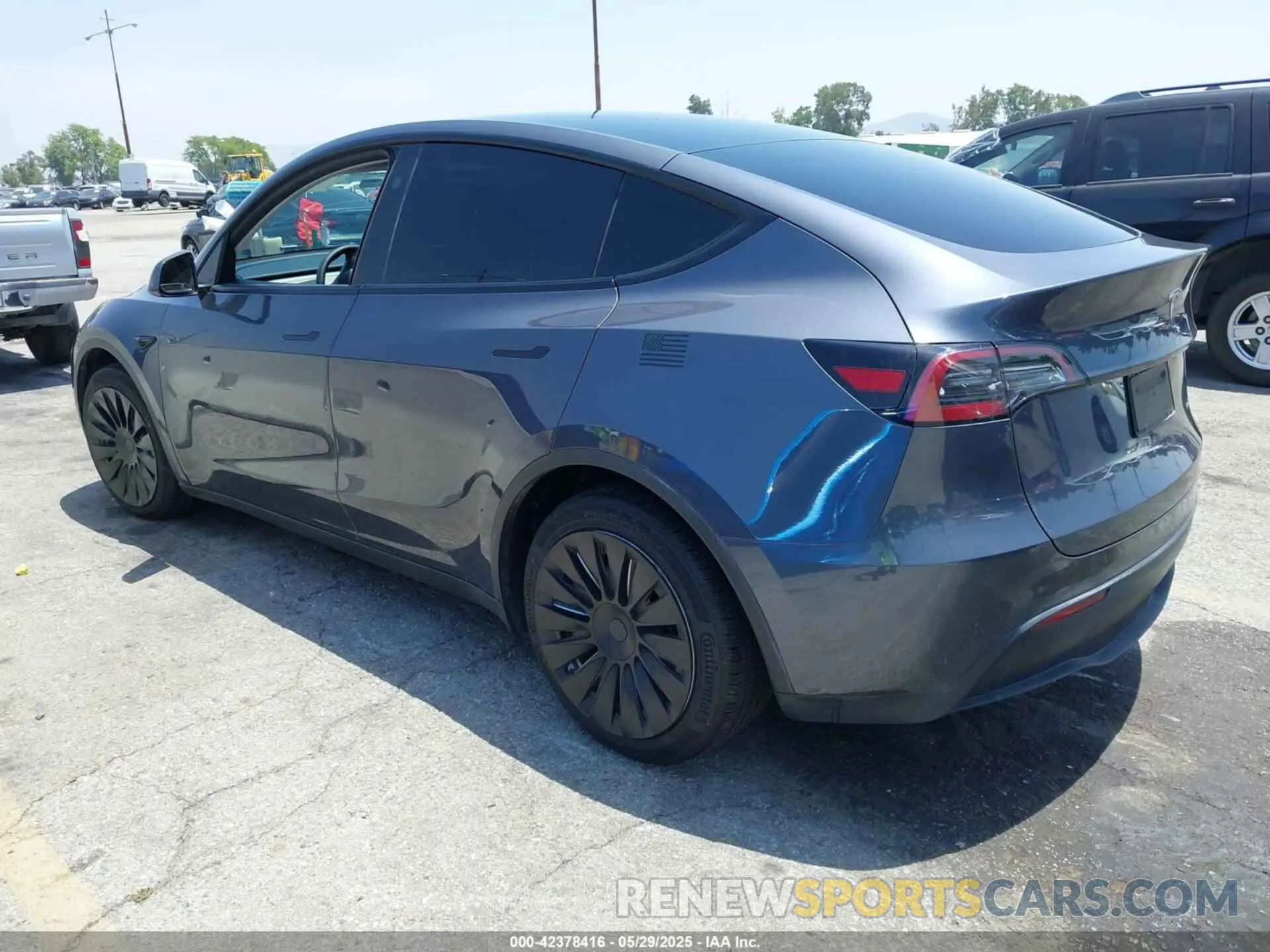 3 Photograph of a damaged car 7SAYGDEE3PF806715 TESLA MODEL Y 2023