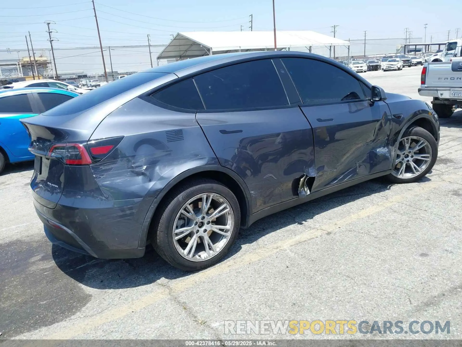 4 Photograph of a damaged car 7SAYGDEE3PF806715 TESLA MODEL Y 2023