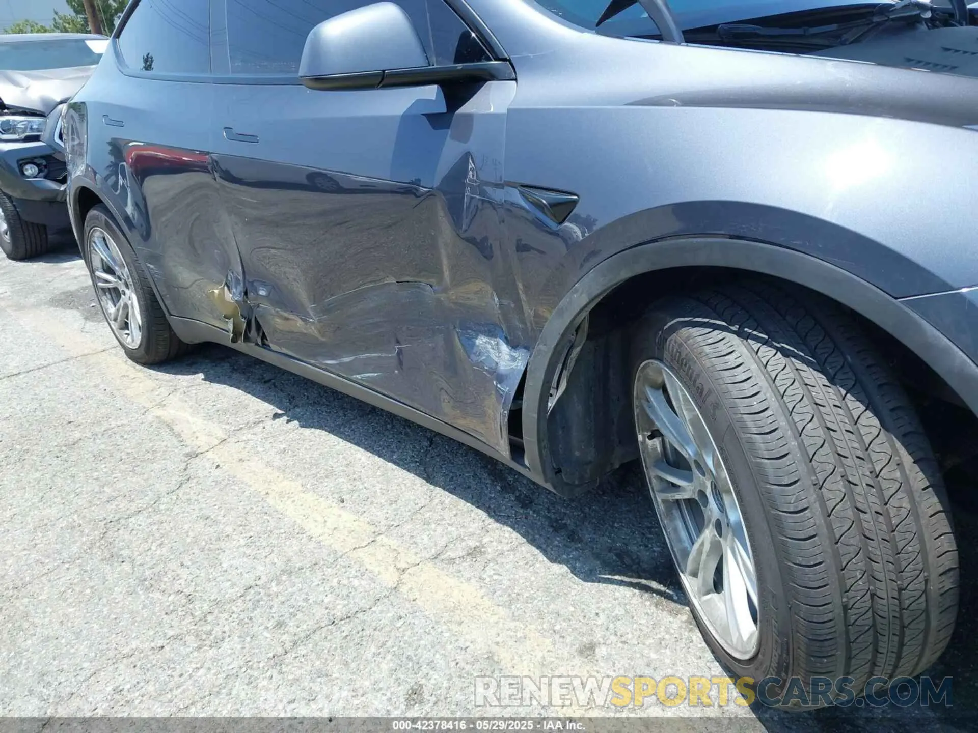 6 Photograph of a damaged car 7SAYGDEE3PF806715 TESLA MODEL Y 2023