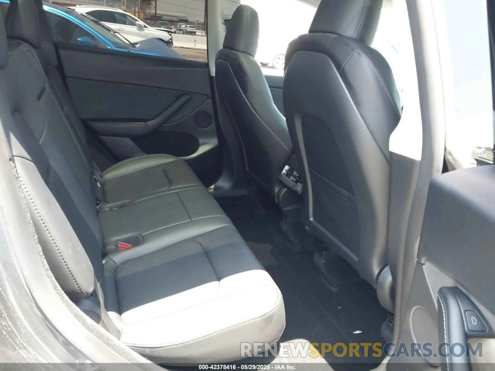 8 Photograph of a damaged car 7SAYGDEE3PF806715 TESLA MODEL Y 2023