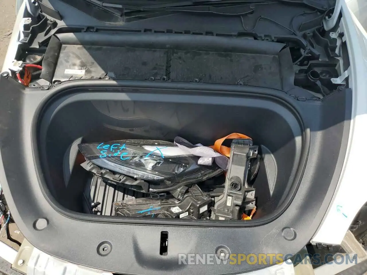 11 Photograph of a damaged car 7SAYGDEE3PF828732 TESLA MODEL Y 2023
