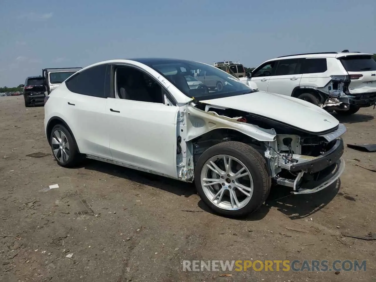 4 Photograph of a damaged car 7SAYGDEE3PF828732 TESLA MODEL Y 2023