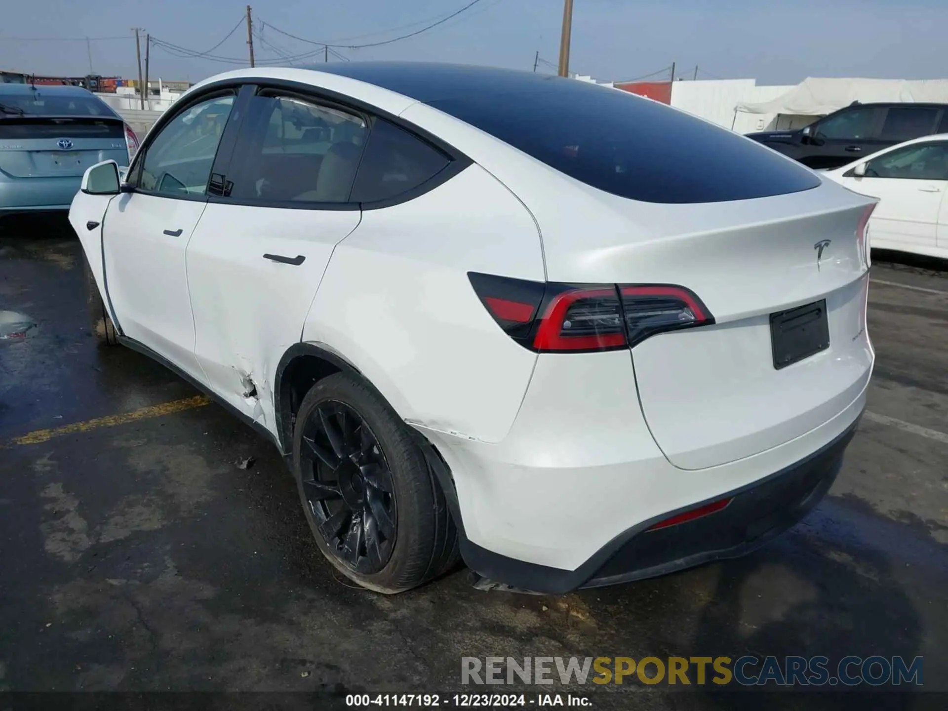 3 Фотография поврежденного автомобиля 7SAYGDEE3PF900030 TESLA MODEL Y 2023