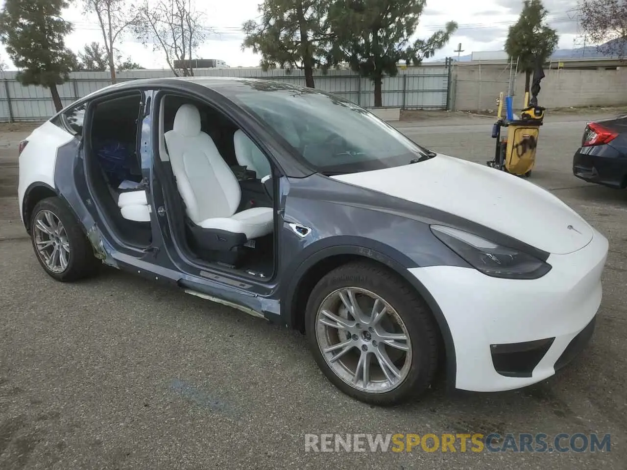 4 Фотография поврежденного автомобиля 7SAYGDEE3PF916132 TESLA MODEL Y 2023