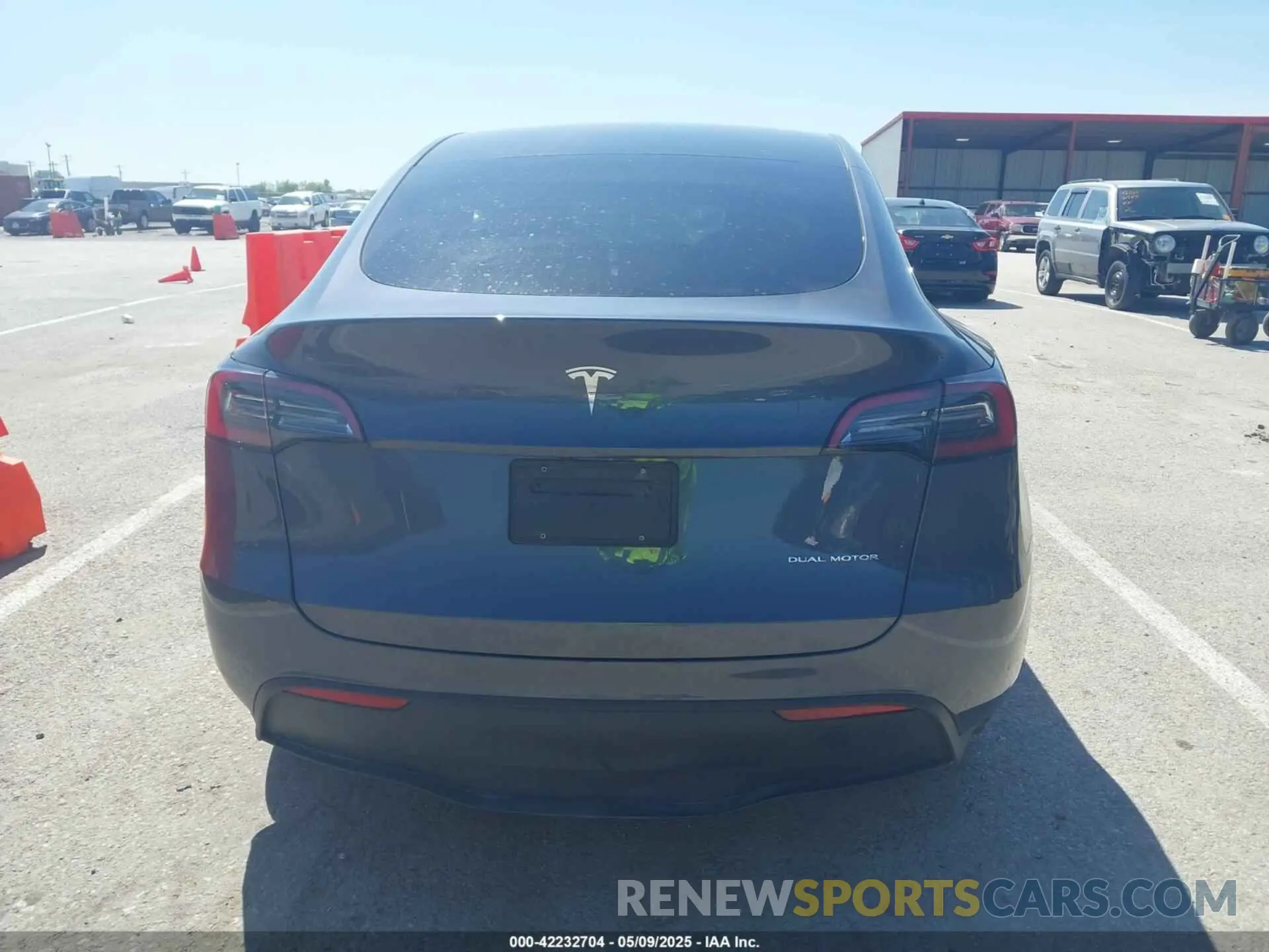 17 Photograph of a damaged car 7SAYGDEE4PA037218 TESLA MODEL Y 2023