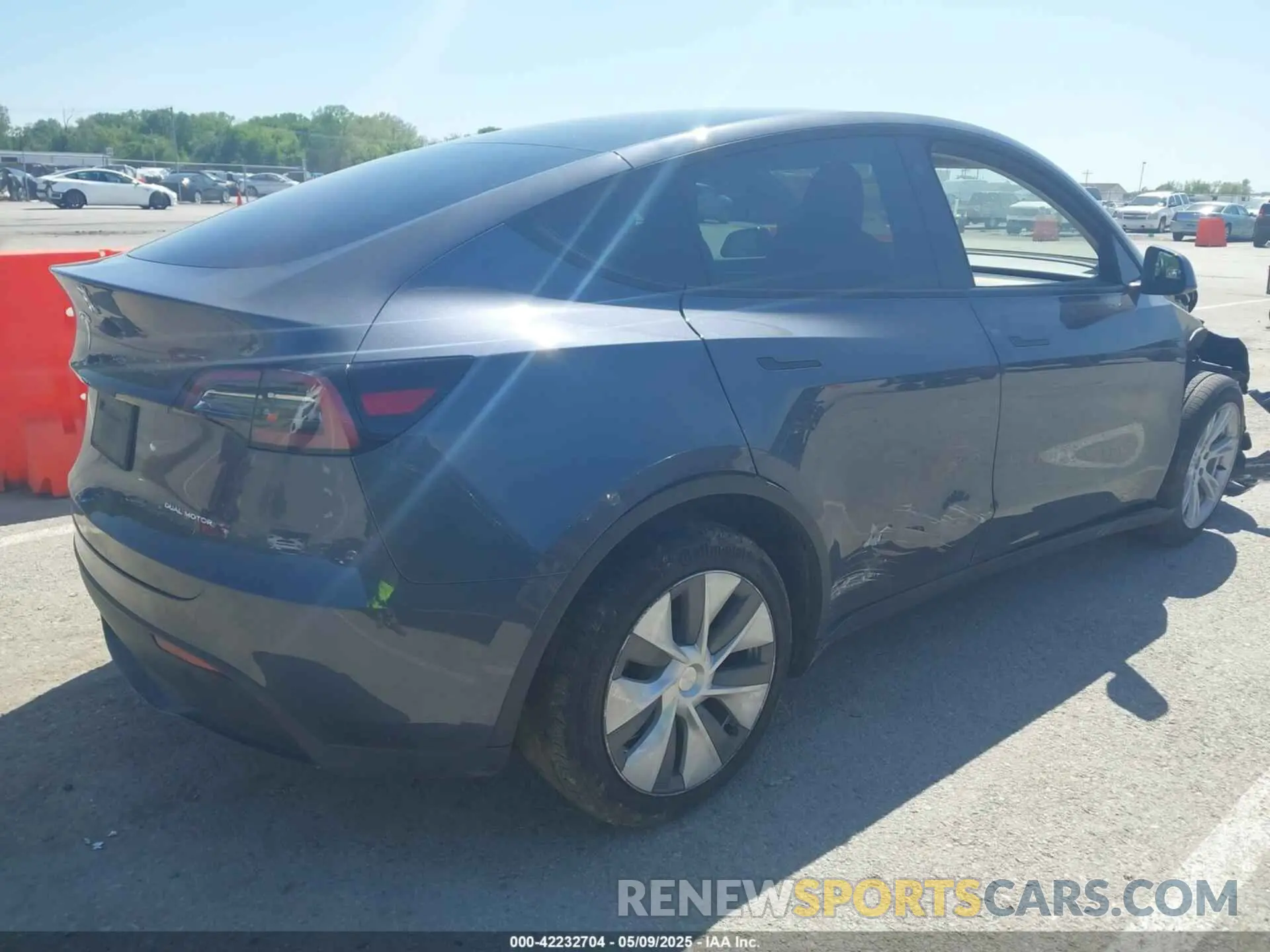 4 Photograph of a damaged car 7SAYGDEE4PA037218 TESLA MODEL Y 2023