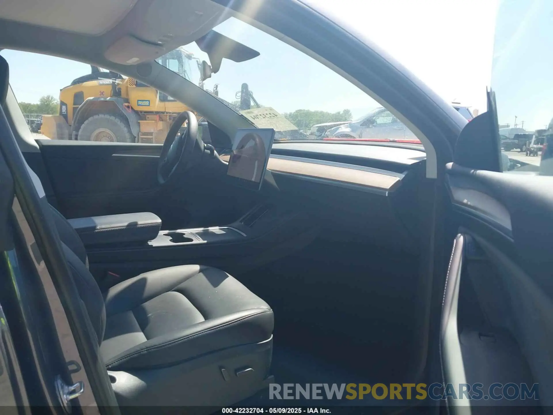 5 Photograph of a damaged car 7SAYGDEE4PA037218 TESLA MODEL Y 2023