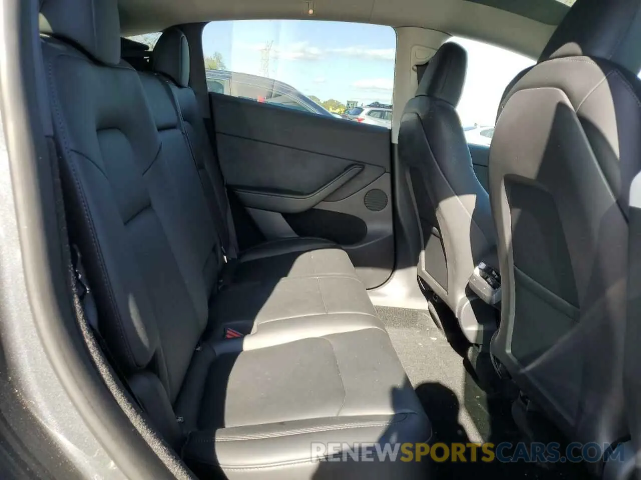 10 Photograph of a damaged car 7SAYGDEE4PA041639 TESLA MODEL Y 2023