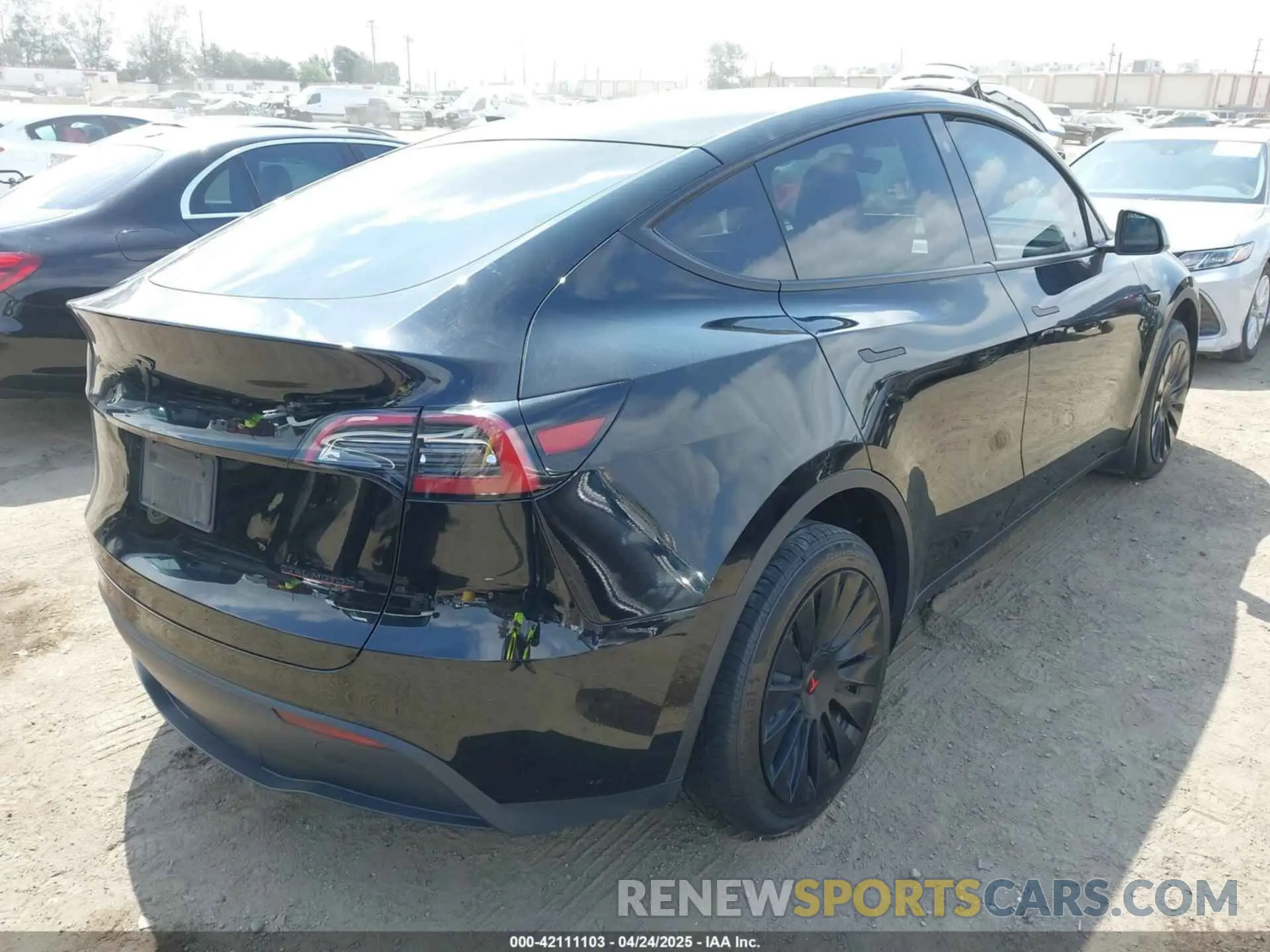 4 Фотография поврежденного автомобиля 7SAYGDEE4PA073166 TESLA MODEL Y 2023