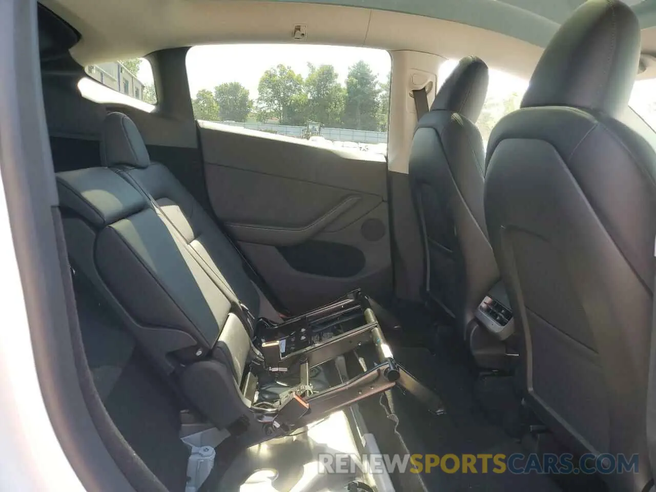 11 Photograph of a damaged car 7SAYGDEE4PA160369 TESLA MODEL Y 2023