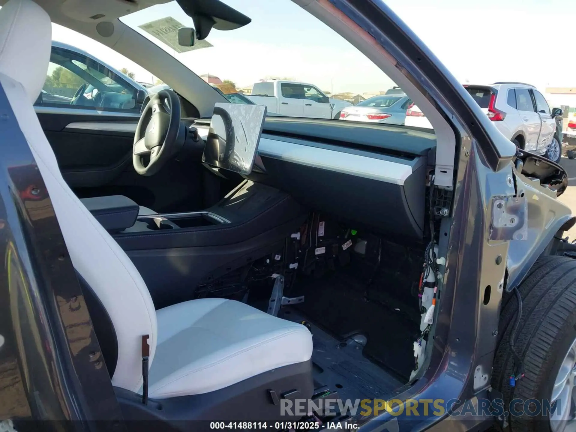 5 Photograph of a damaged car 7SAYGDEE4PA181013 TESLA MODEL Y 2023