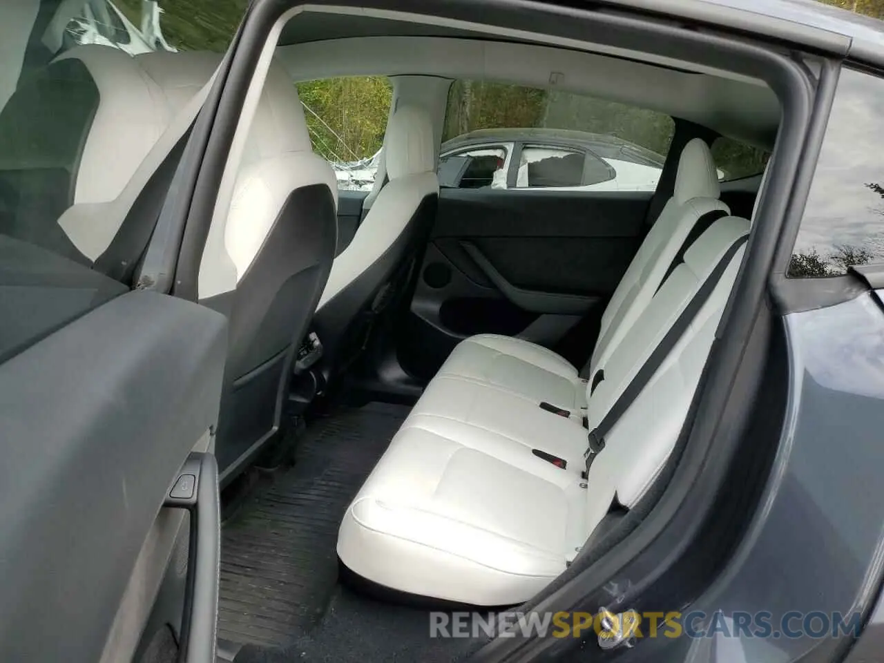 10 Photograph of a damaged car 7SAYGDEE4PF609049 TESLA MODEL Y 2023