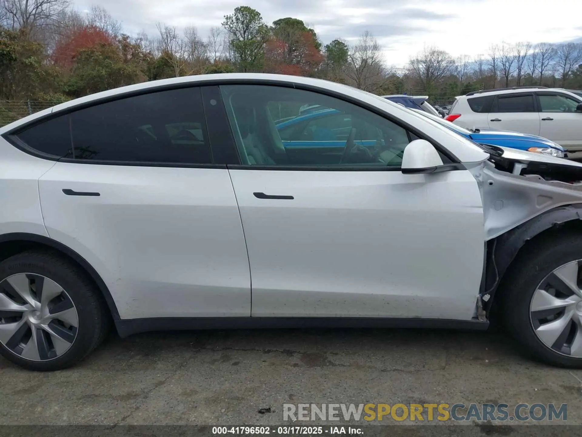 14 Photograph of a damaged car 7SAYGDEE4PF621640 TESLA MODEL Y 2023