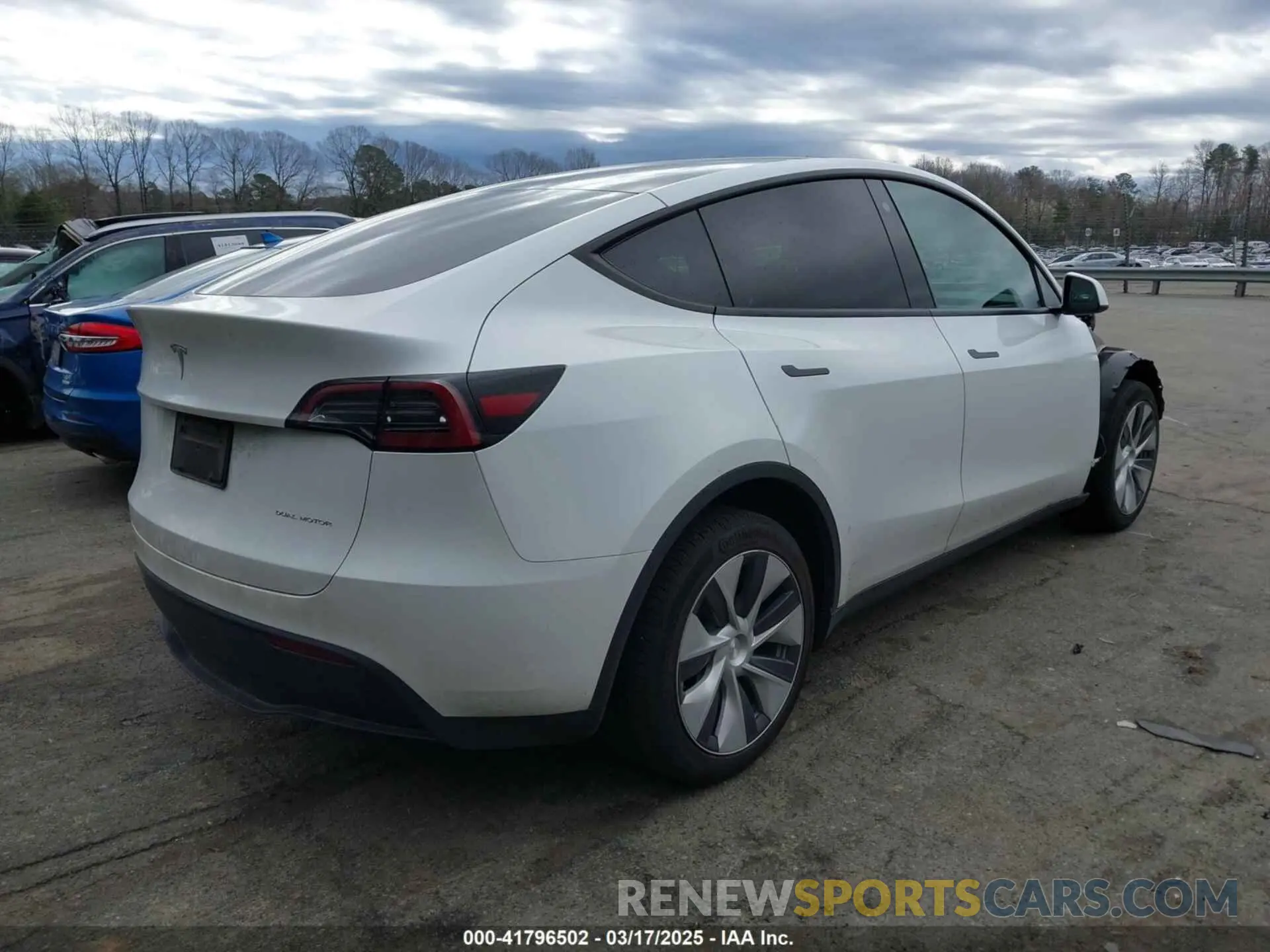 4 Photograph of a damaged car 7SAYGDEE4PF621640 TESLA MODEL Y 2023
