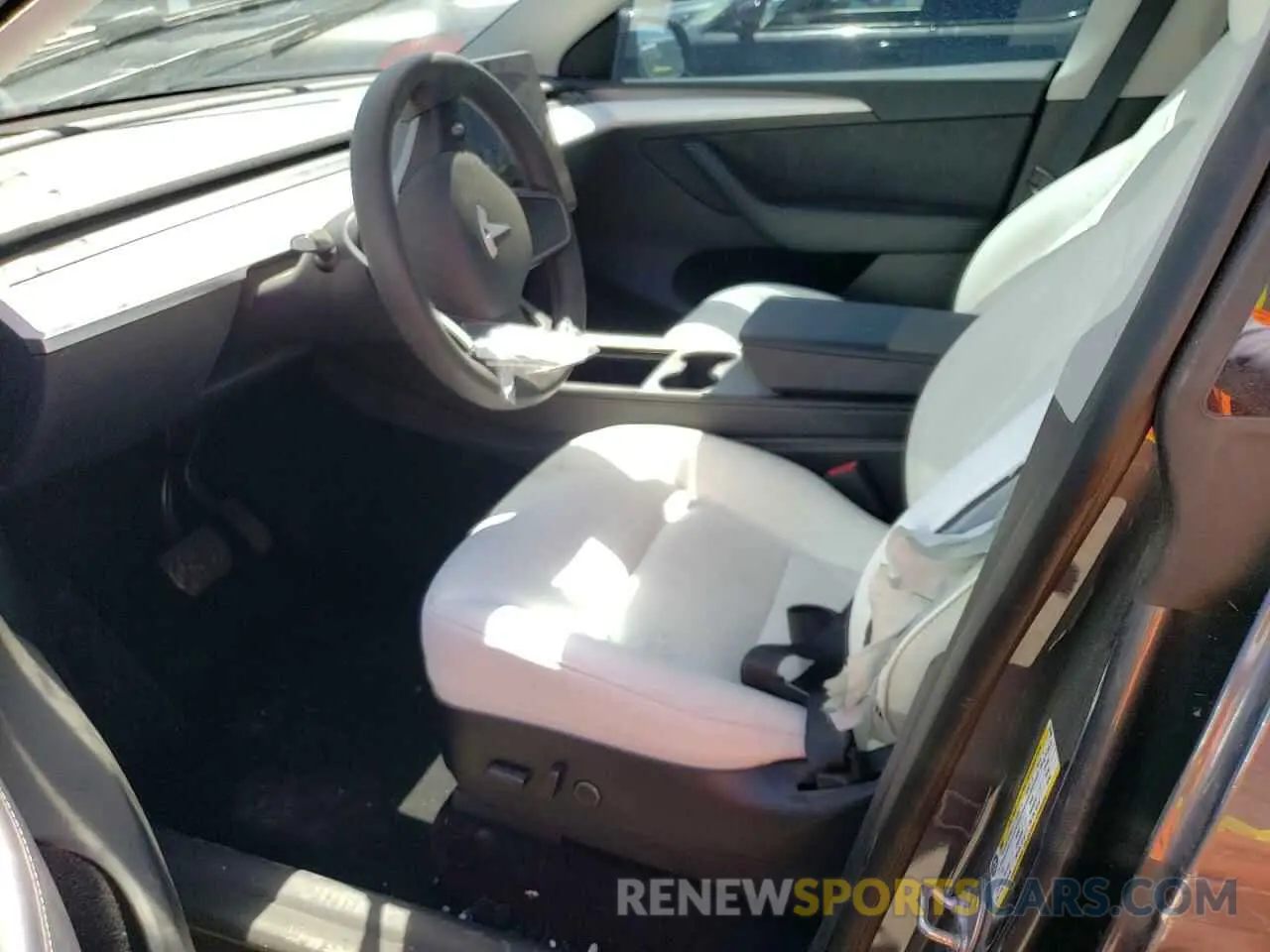 7 Photograph of a damaged car 7SAYGDEE4PF624599 TESLA MODEL Y 2023