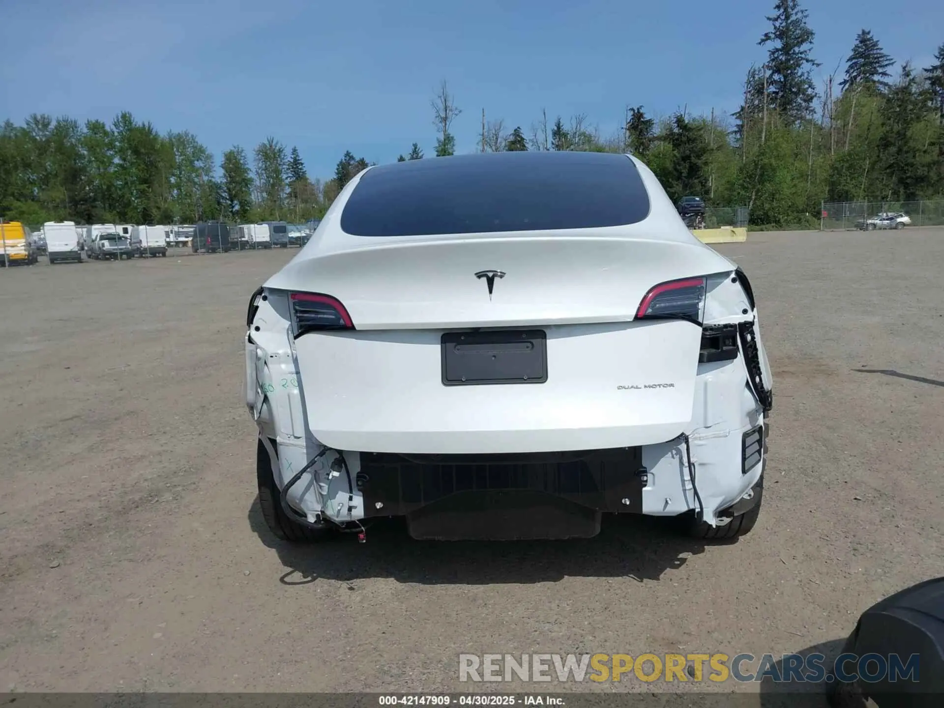 17 Photograph of a damaged car 7SAYGDEE4PF676167 TESLA MODEL Y 2023