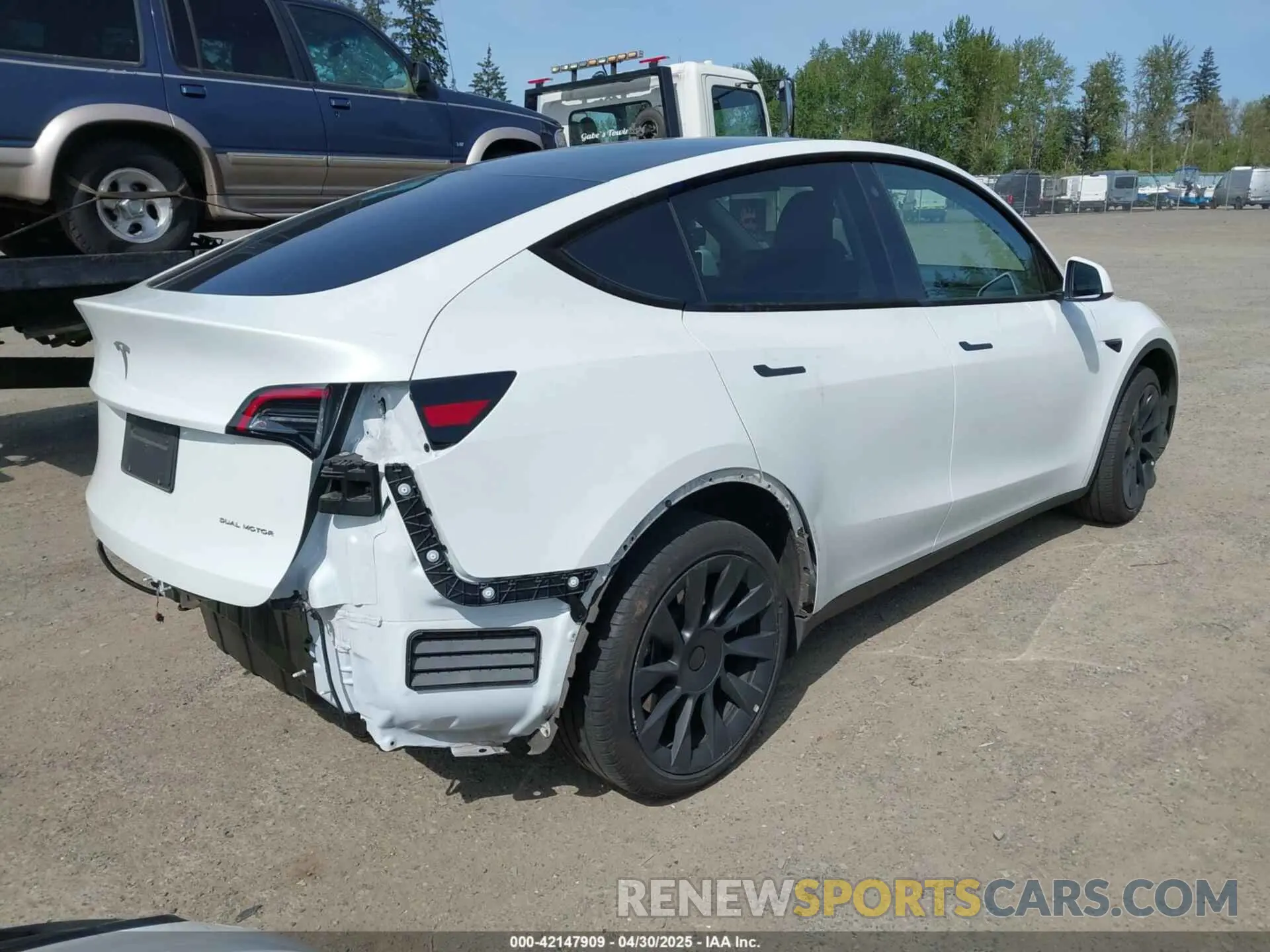 4 Photograph of a damaged car 7SAYGDEE4PF676167 TESLA MODEL Y 2023