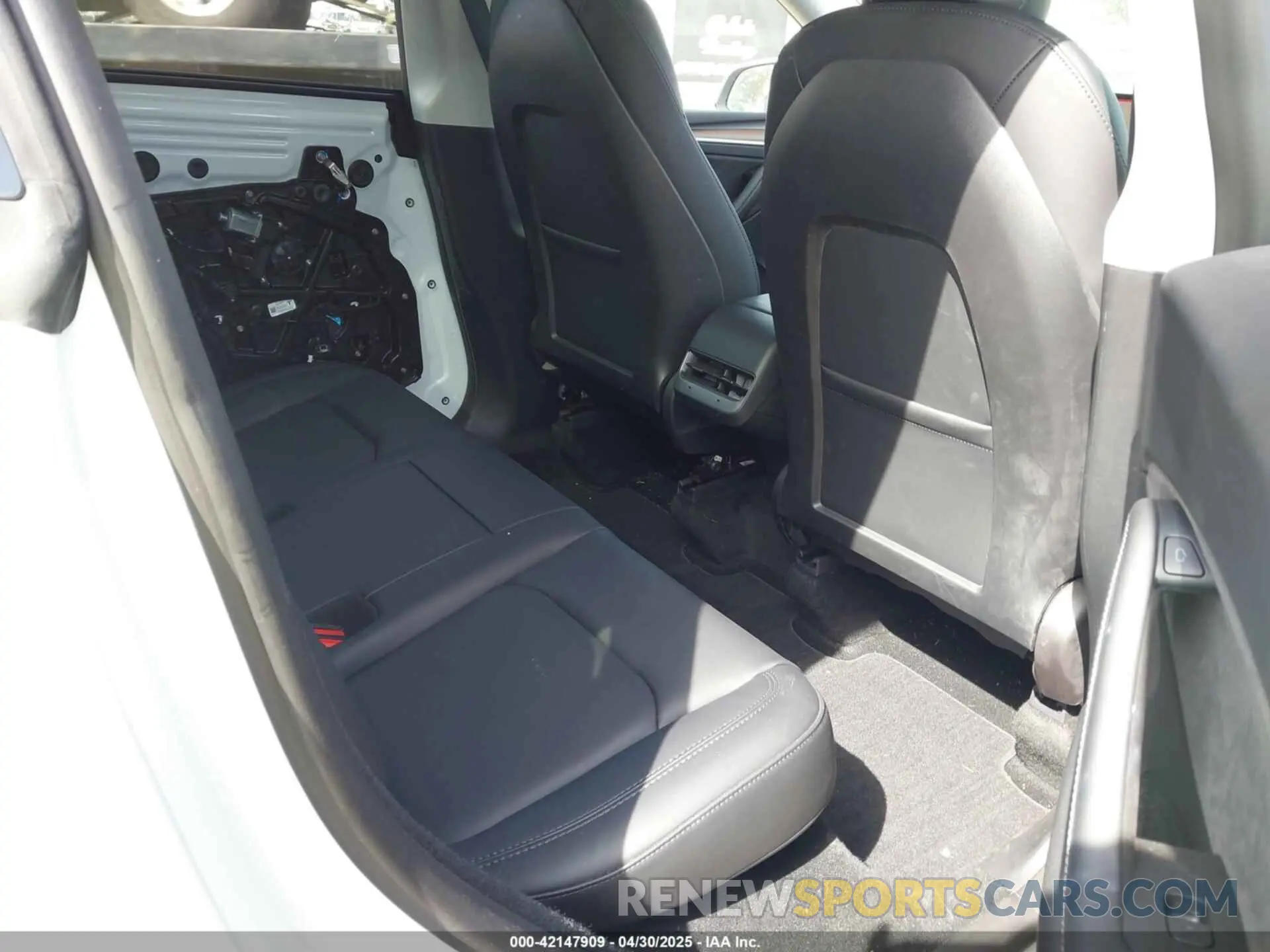 8 Photograph of a damaged car 7SAYGDEE4PF676167 TESLA MODEL Y 2023